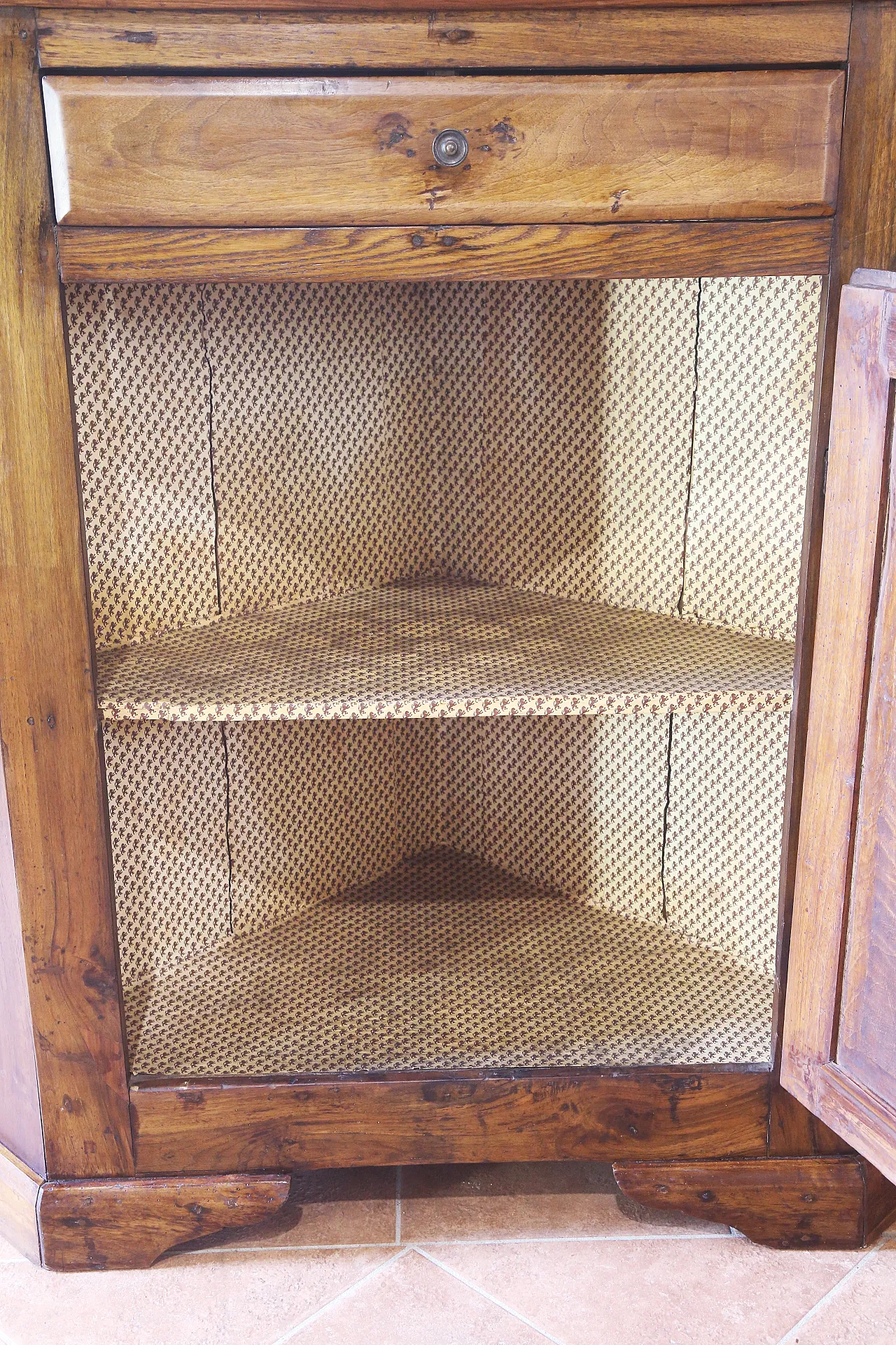 large antique Venetian corner cabinet in solid elm oak 18th century 19