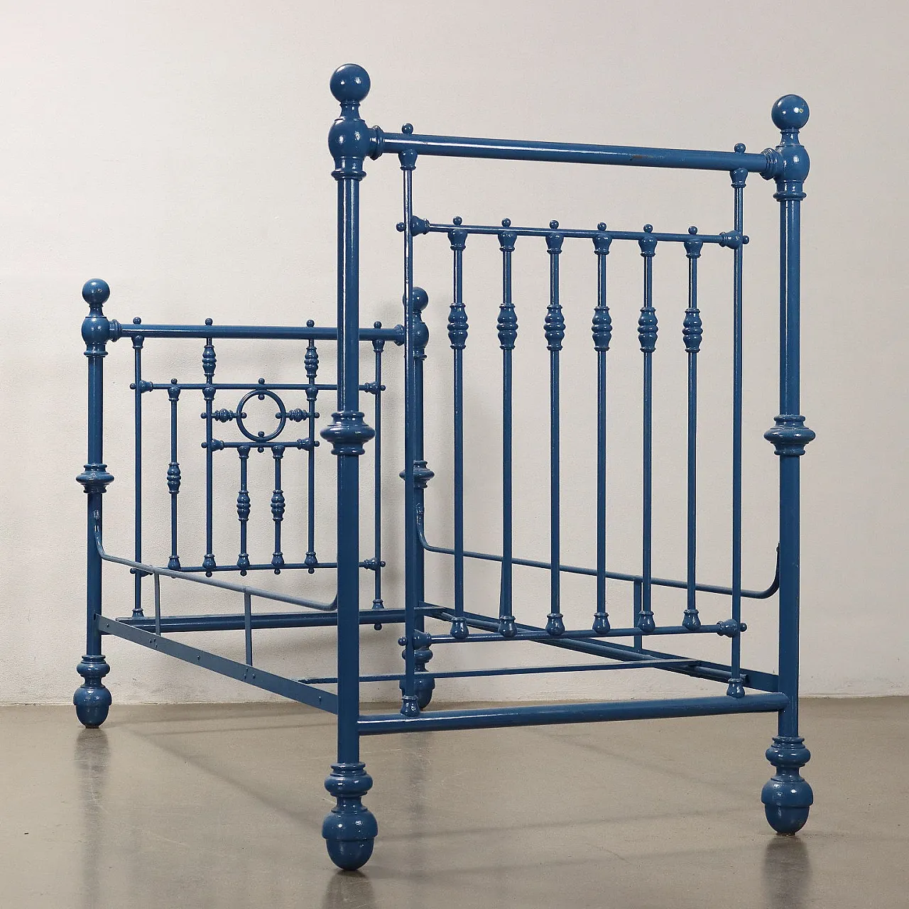 Letto singolo in ferro battuto laccato blu, inizio '900 8
