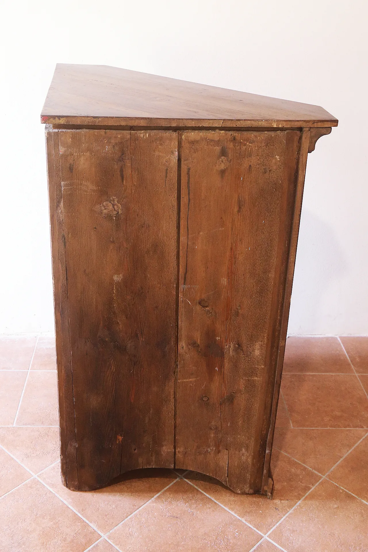 large antique Venetian corner cabinet in solid elm oak 18th century 50