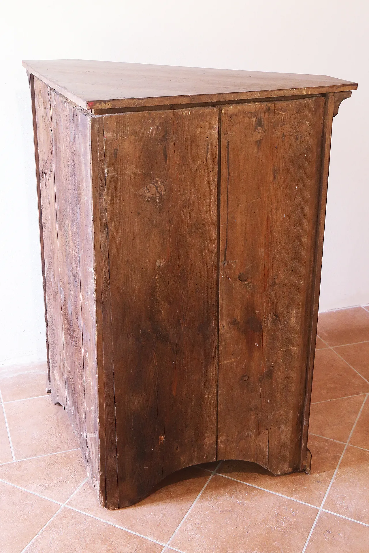 large antique Venetian corner cabinet in solid elm oak 18th century 51