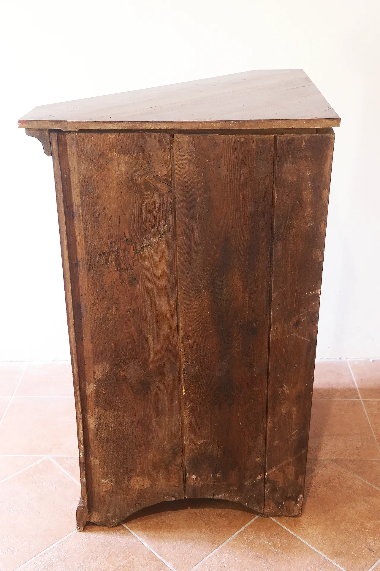 large antique Venetian corner cabinet in solid elm oak 18th century 52