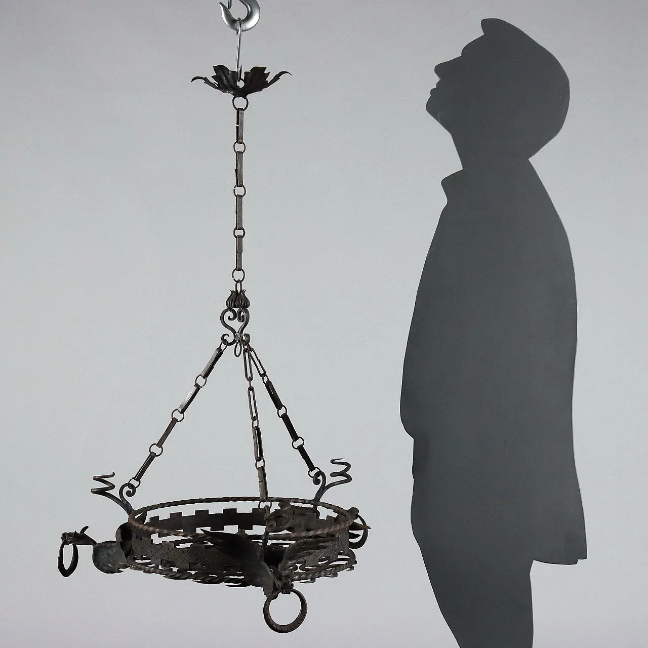 Lampadario stile Neorinascimento in ferro, inizio '900 2