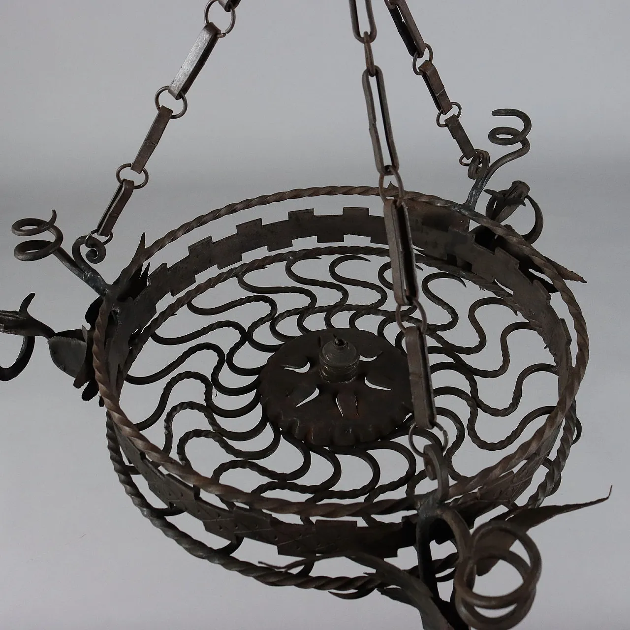 Lampadario stile Neorinascimento in ferro, inizio '900 4