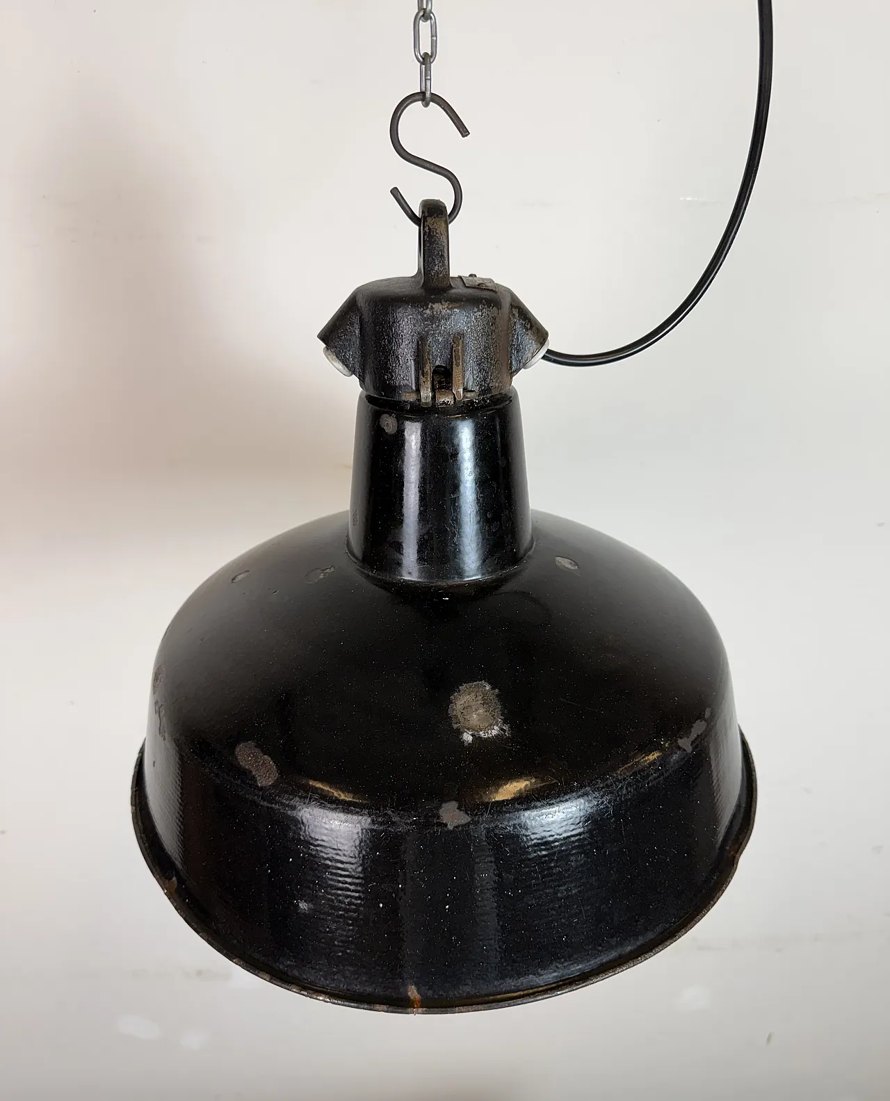Industrial Black Enamel Factory Lamp with Cast Iron Top, 1950s 9