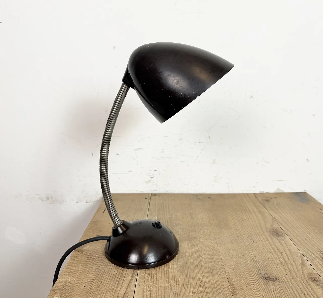 Lampada da tavolo vintage a collo di cigno in bachelite marrone, anni '50 8