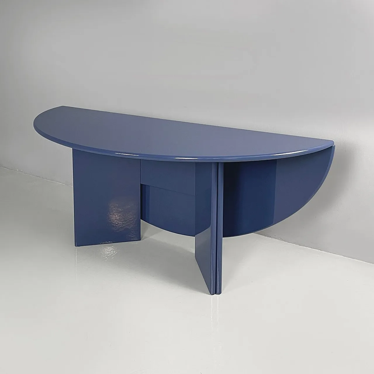 Tavolo Antella azzurro di Kazuhide Takahama per Cassina, anni '70 1