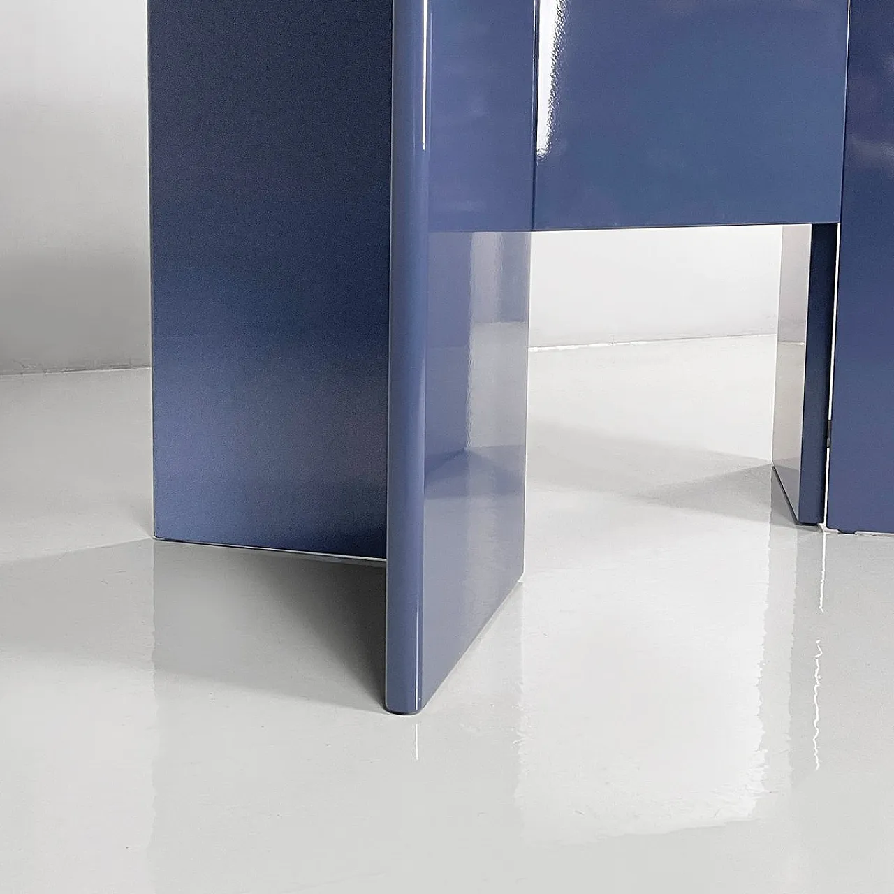 Tavolo Antella azzurro di Kazuhide Takahama per Cassina, anni '70 8