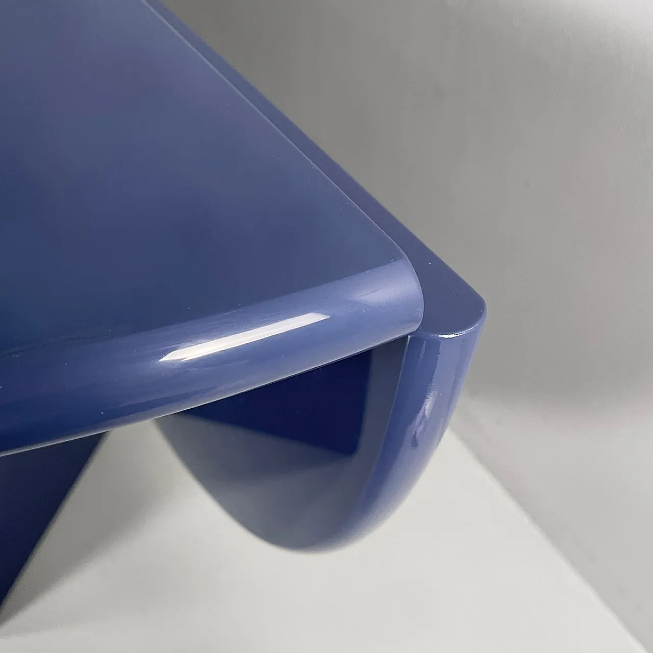 Tavolo Antella azzurro di Kazuhide Takahama per Cassina, anni '70 12