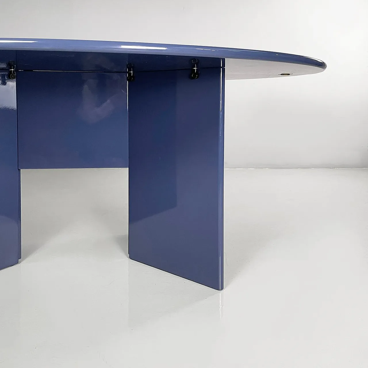 Tavolo Antella azzurro di Kazuhide Takahama per Cassina, anni '70 15