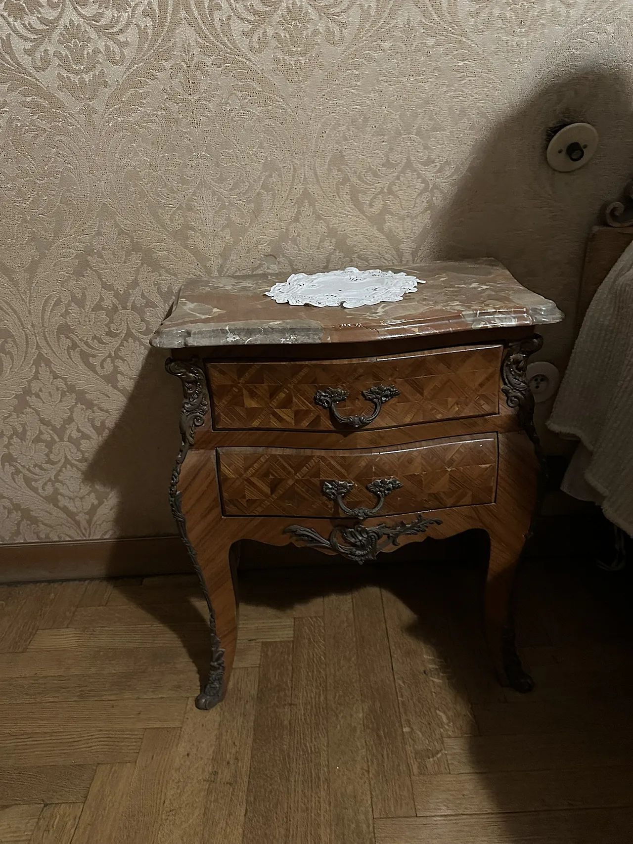 Coppia di comodini Luigi XV, anni '30 2