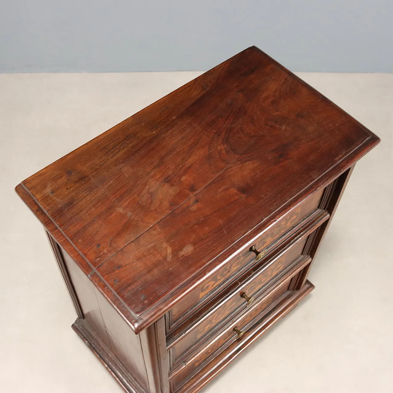 Comodino barocco in noce, fine '700 8