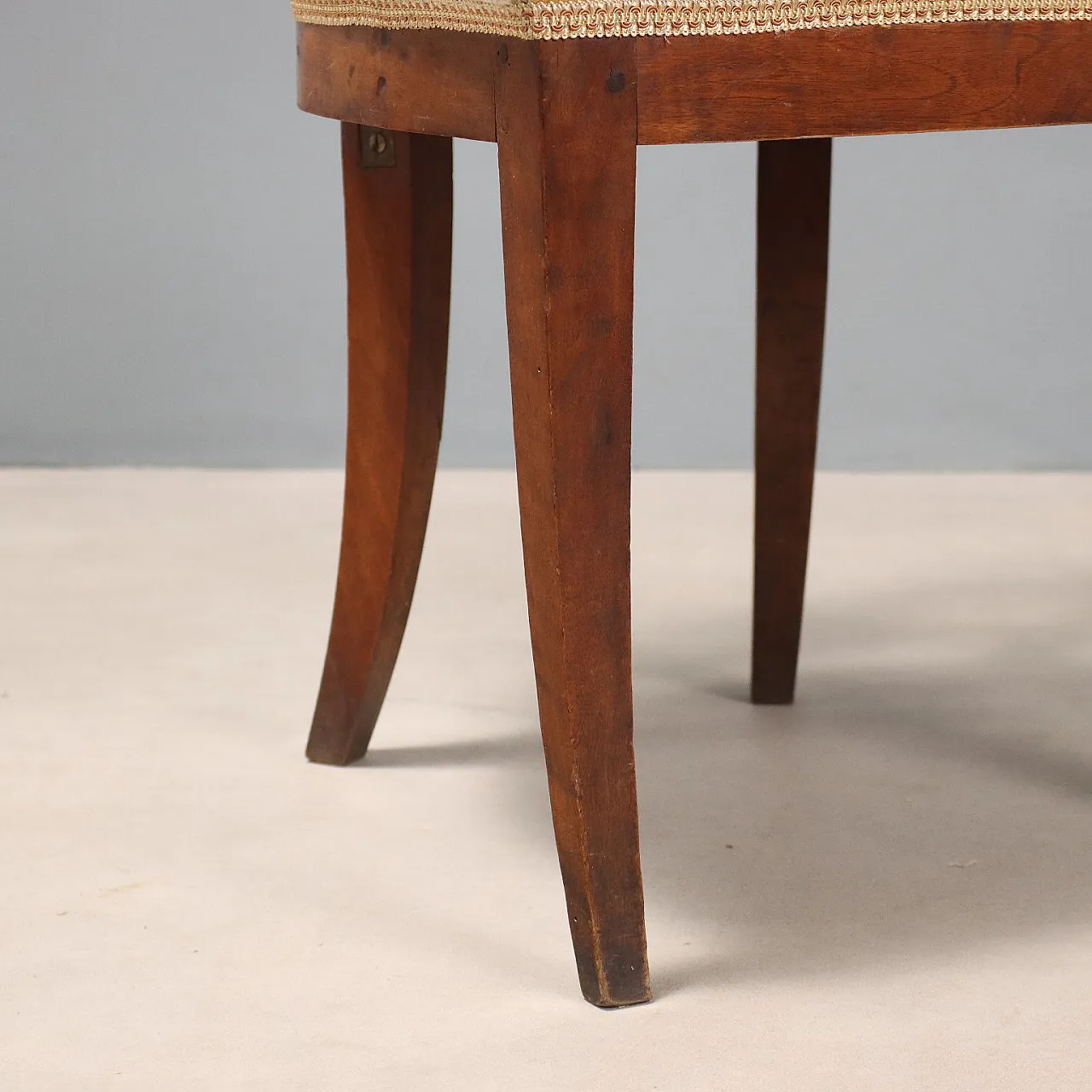 Coppia di sedie in mogano con sedile imbottito, metà '800 6