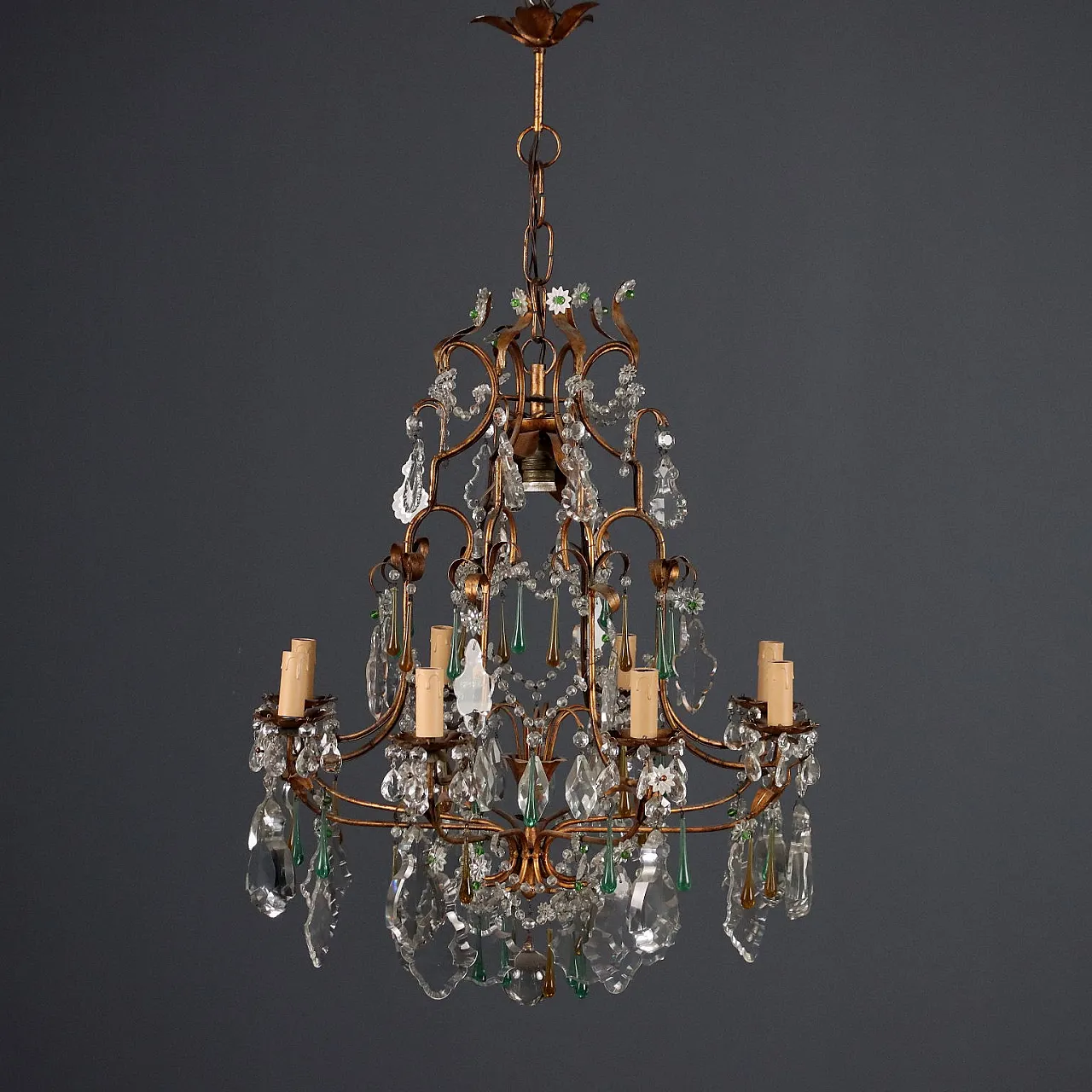 Lampadario a otto luci in verro dorato, lamiera e vetro, primo '900 1