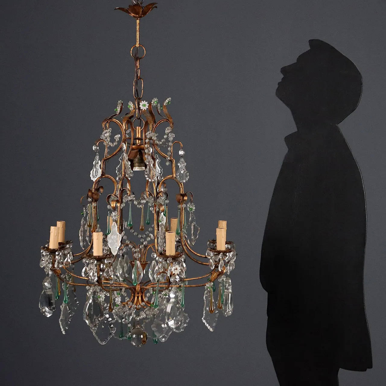 Lampadario a otto luci in verro dorato, lamiera e vetro, primo '900 2