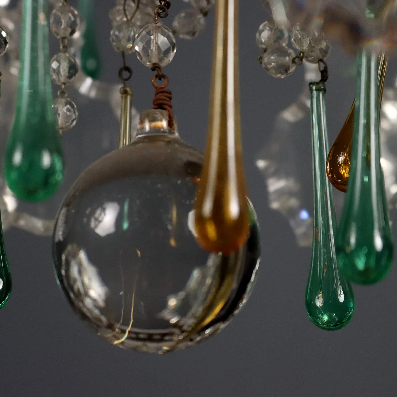 Lampadario a otto luci in verro dorato, lamiera e vetro, primo '900 8