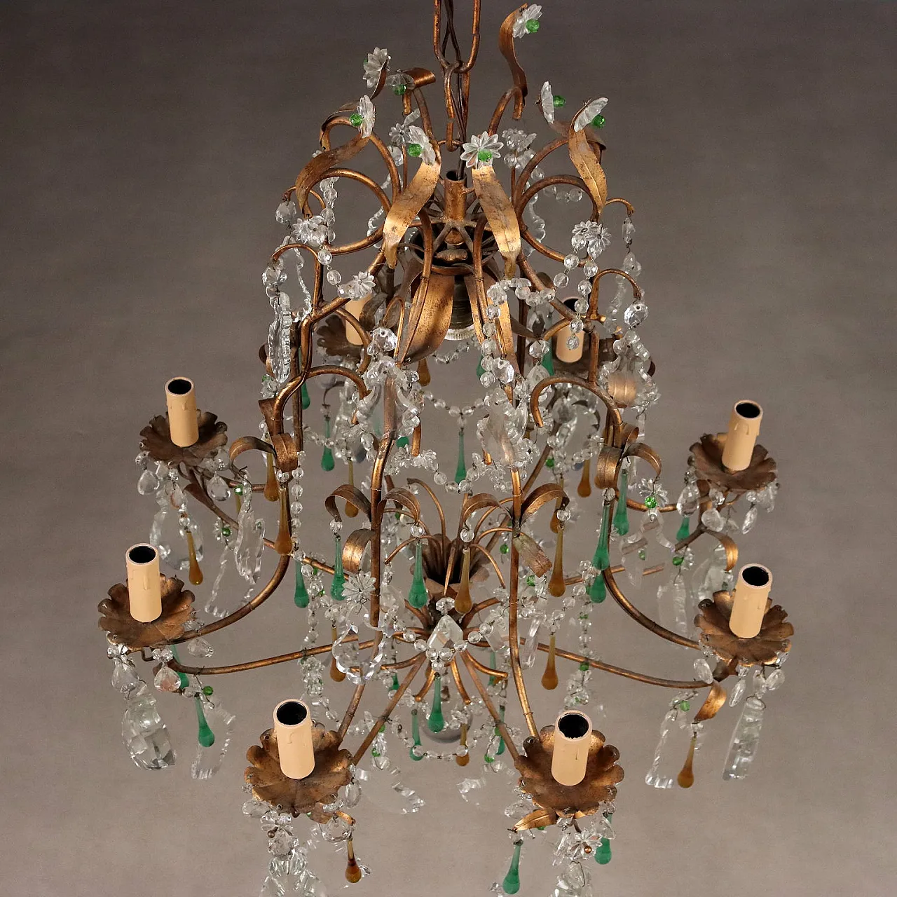 Lampadario a otto luci in verro dorato, lamiera e vetro, primo '900 9