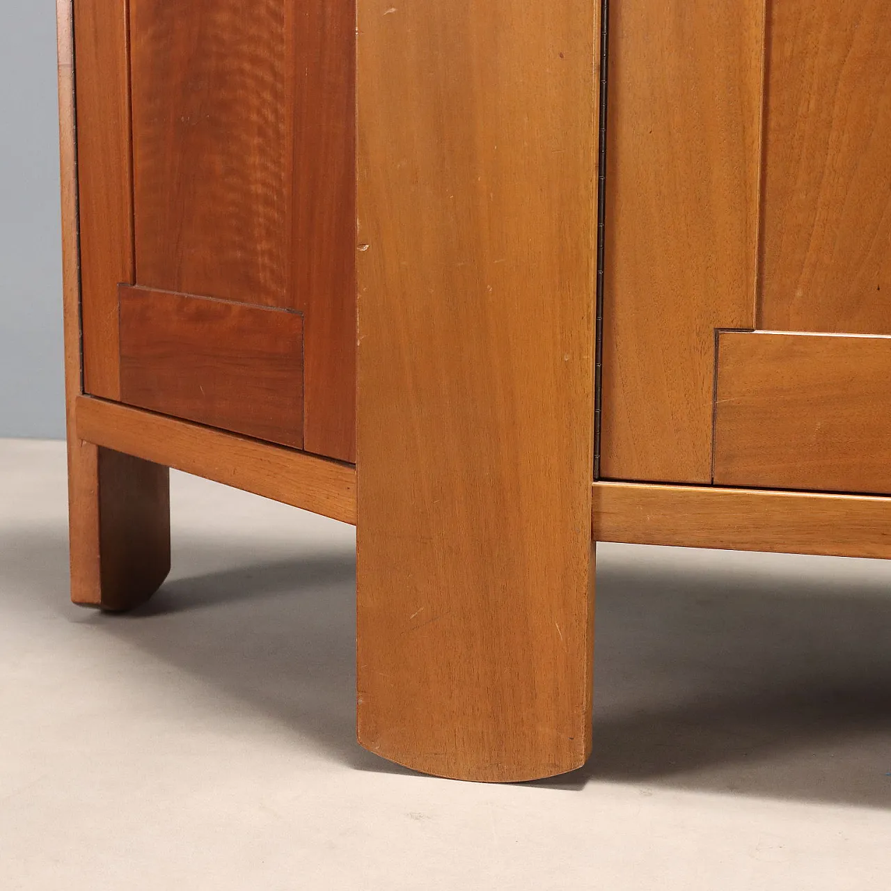 Walnut veneered sideboard with drawers, 20th century 9