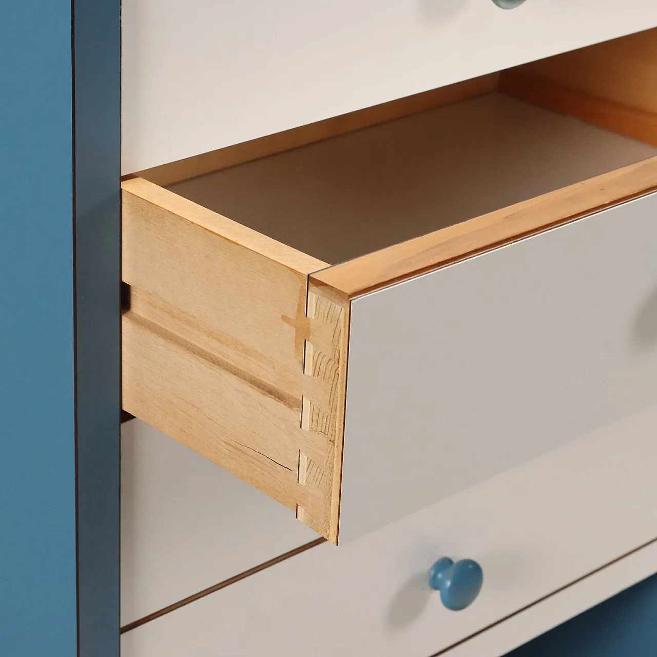 Pair of bedside tables in two-tone laminated wood, 20th century 4