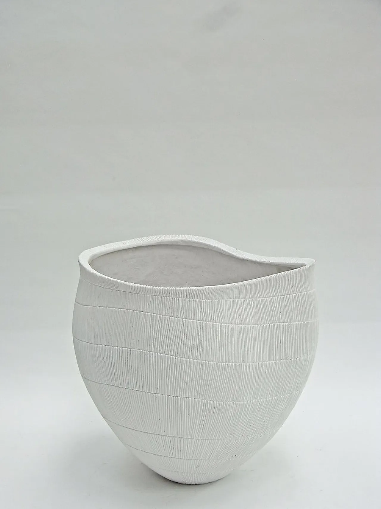 Vaso Amorphe in fibra di vetro bianca di Gunter Lambert, anni 2000 1