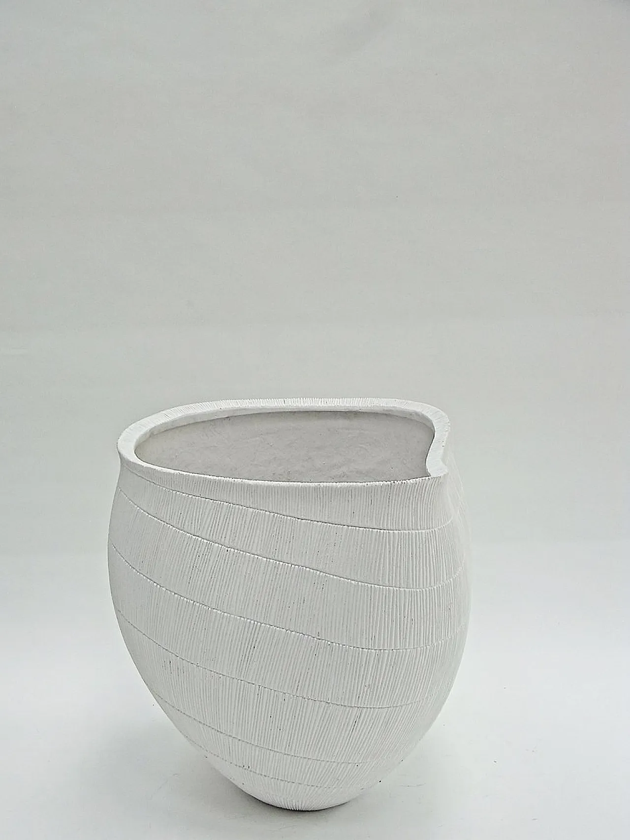 Vaso Amorphe in fibra di vetro bianca di Gunter Lambert, anni 2000 2