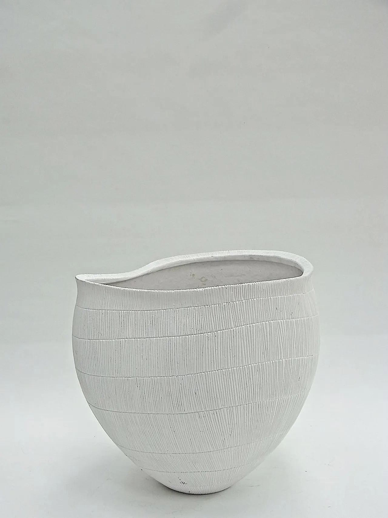 Vaso Amorphe in fibra di vetro bianca di Gunter Lambert, anni 2000 3