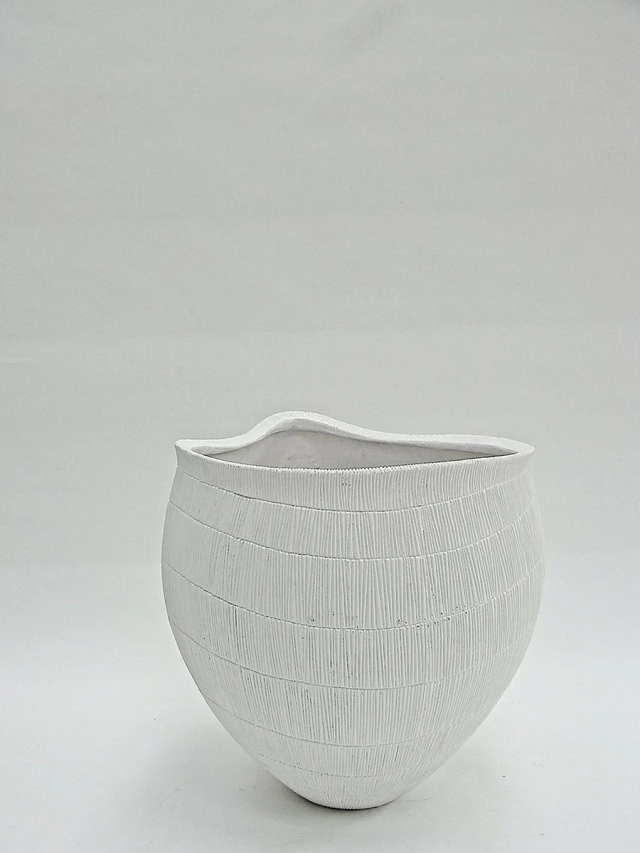 Vaso Amorphe in fibra di vetro bianca di Gunter Lambert, anni 2000 4