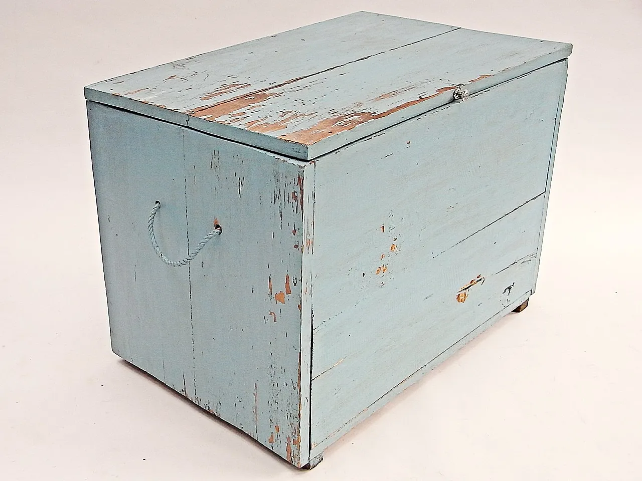 Blue trunk in softwood with cord handles, 20th century 1