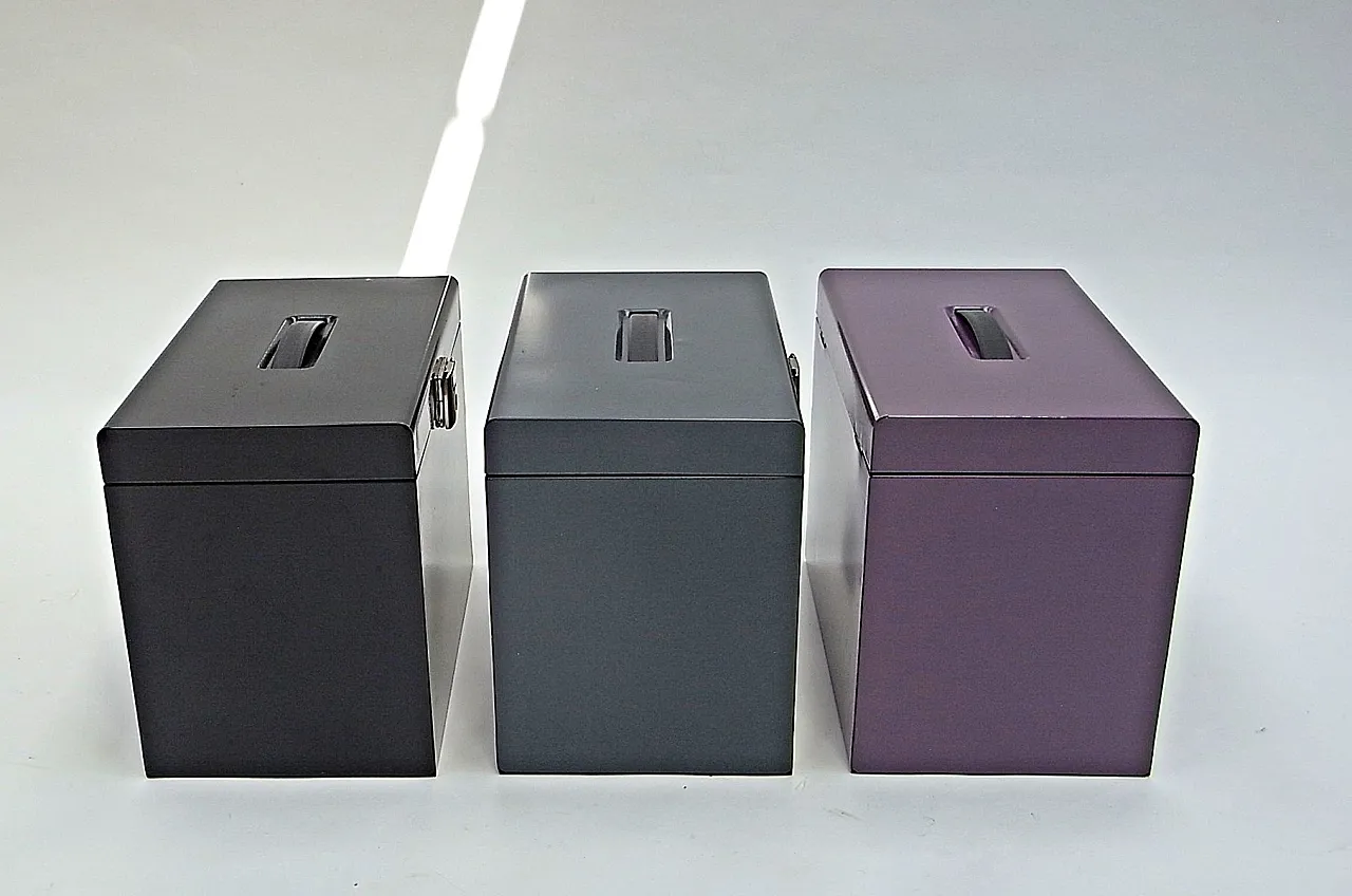 3 Document boxes in coloured metal sheet, 20th century 4