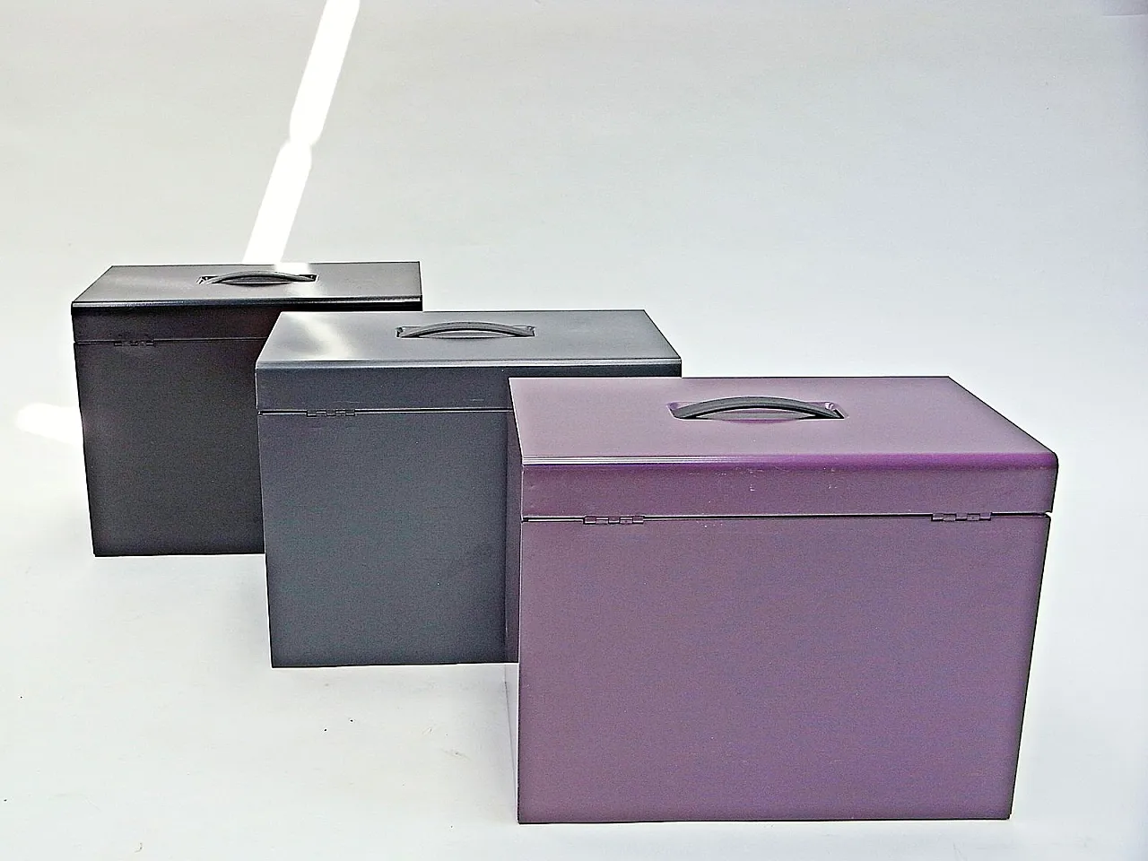 3 Document boxes in coloured metal sheet, 20th century 5