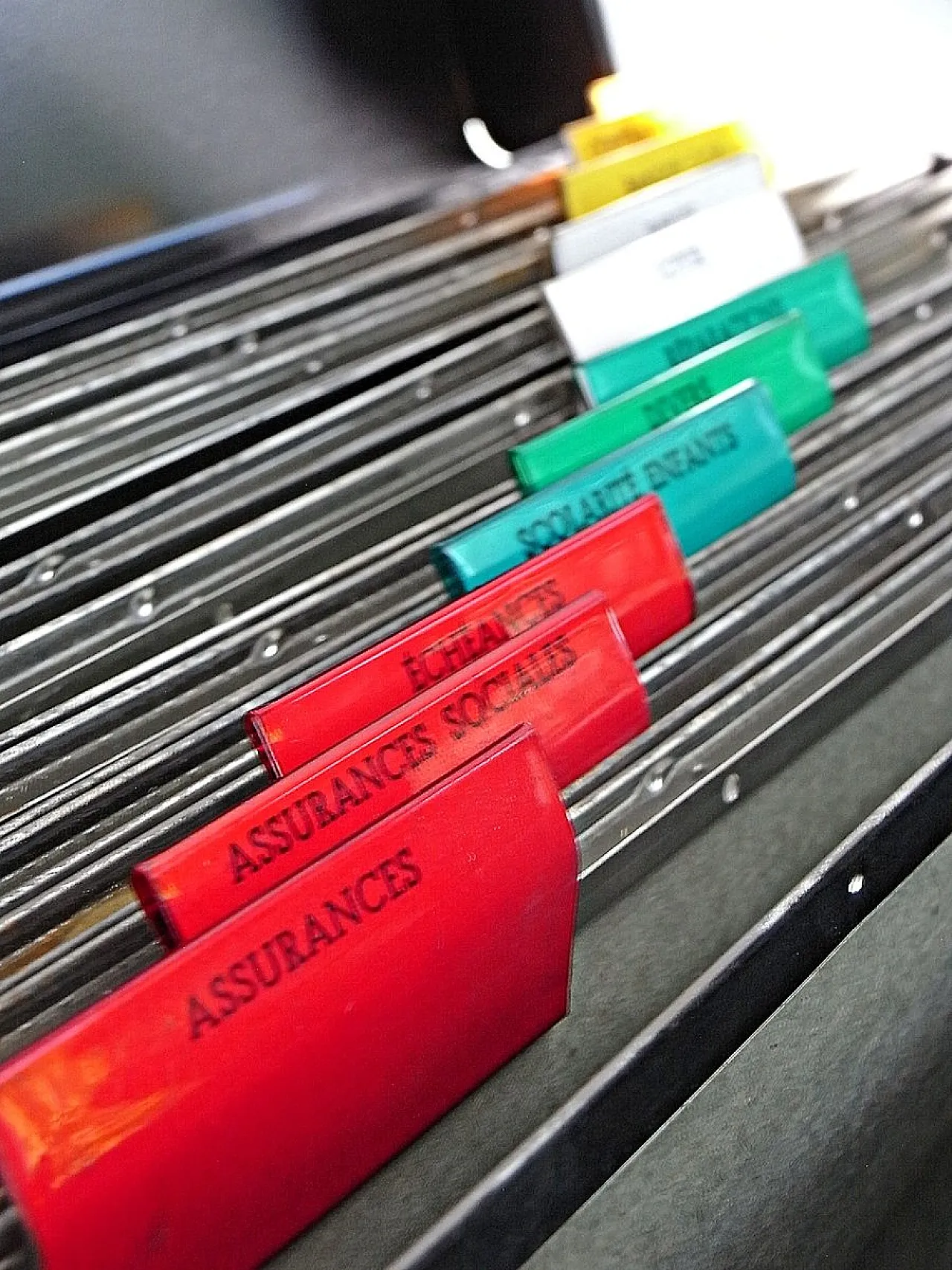 3 Document boxes in coloured metal sheet, 20th century 9