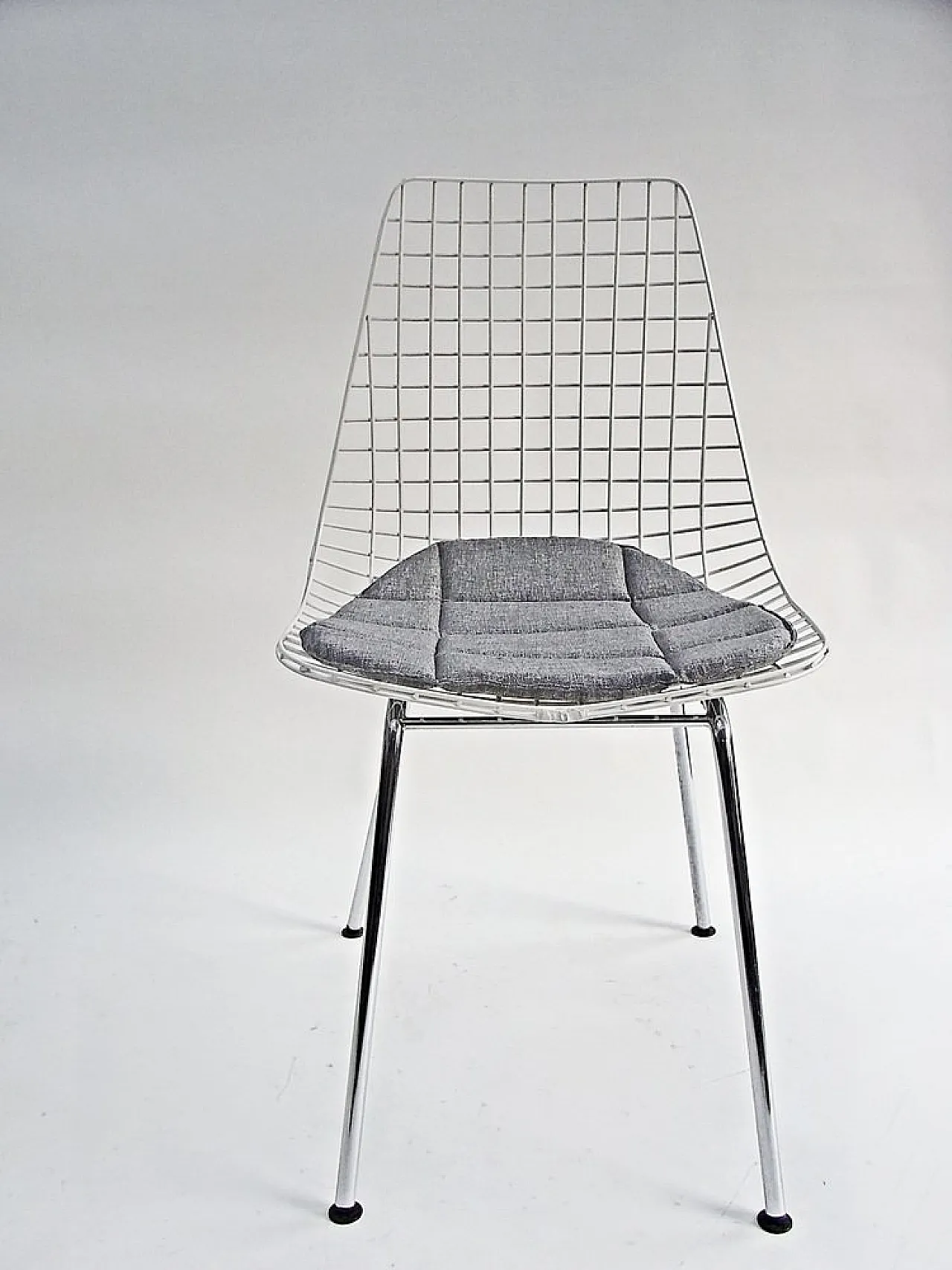 4 Wire chairs in chrome and white steel mesh, 20th century 1