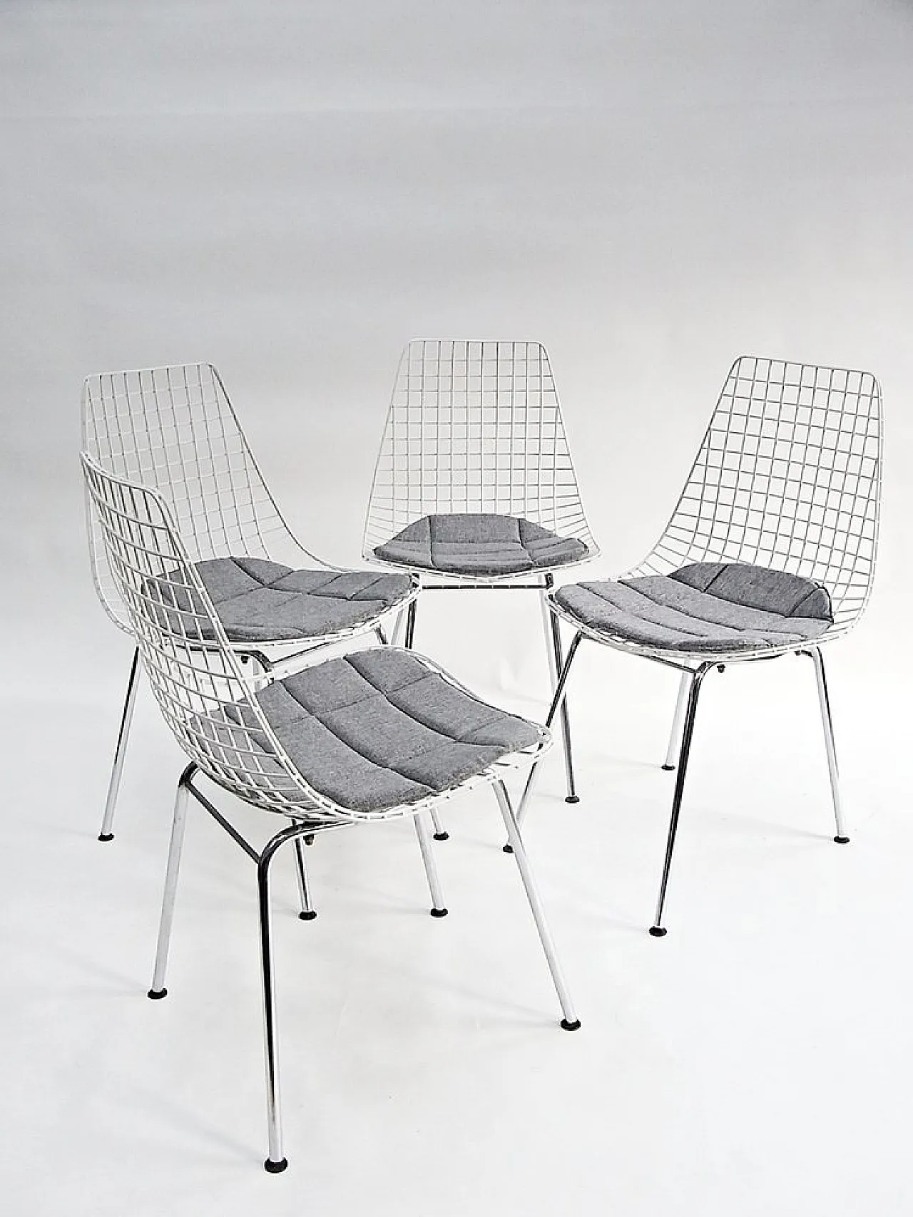 4 Wire chairs in chrome and white steel mesh, 20th century 2