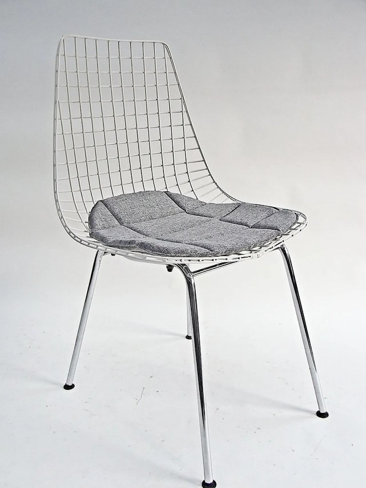 4 Wire chairs in chrome and white steel mesh, 20th century 4