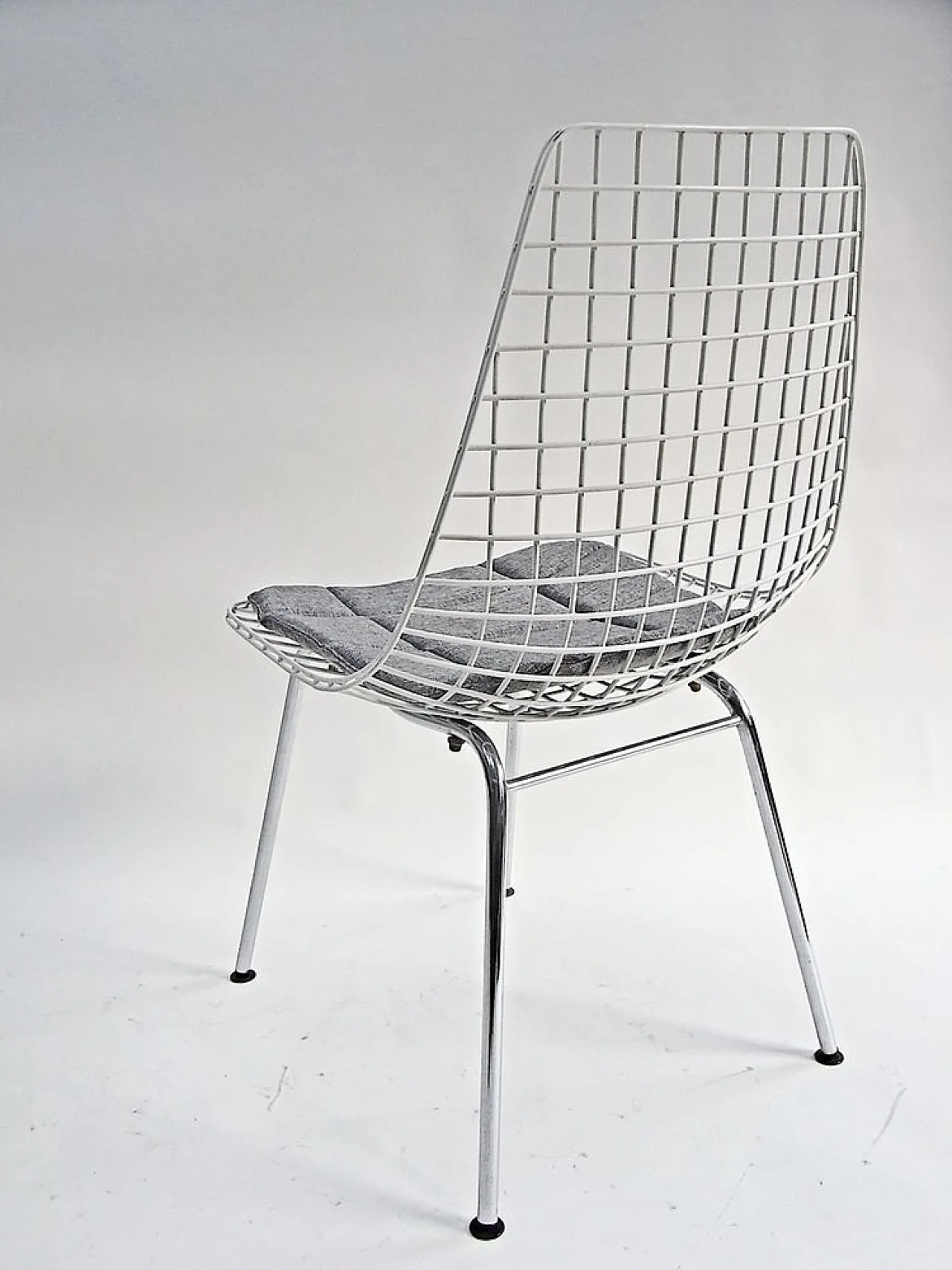 4 Wire chairs in chrome and white steel mesh, 20th century 6