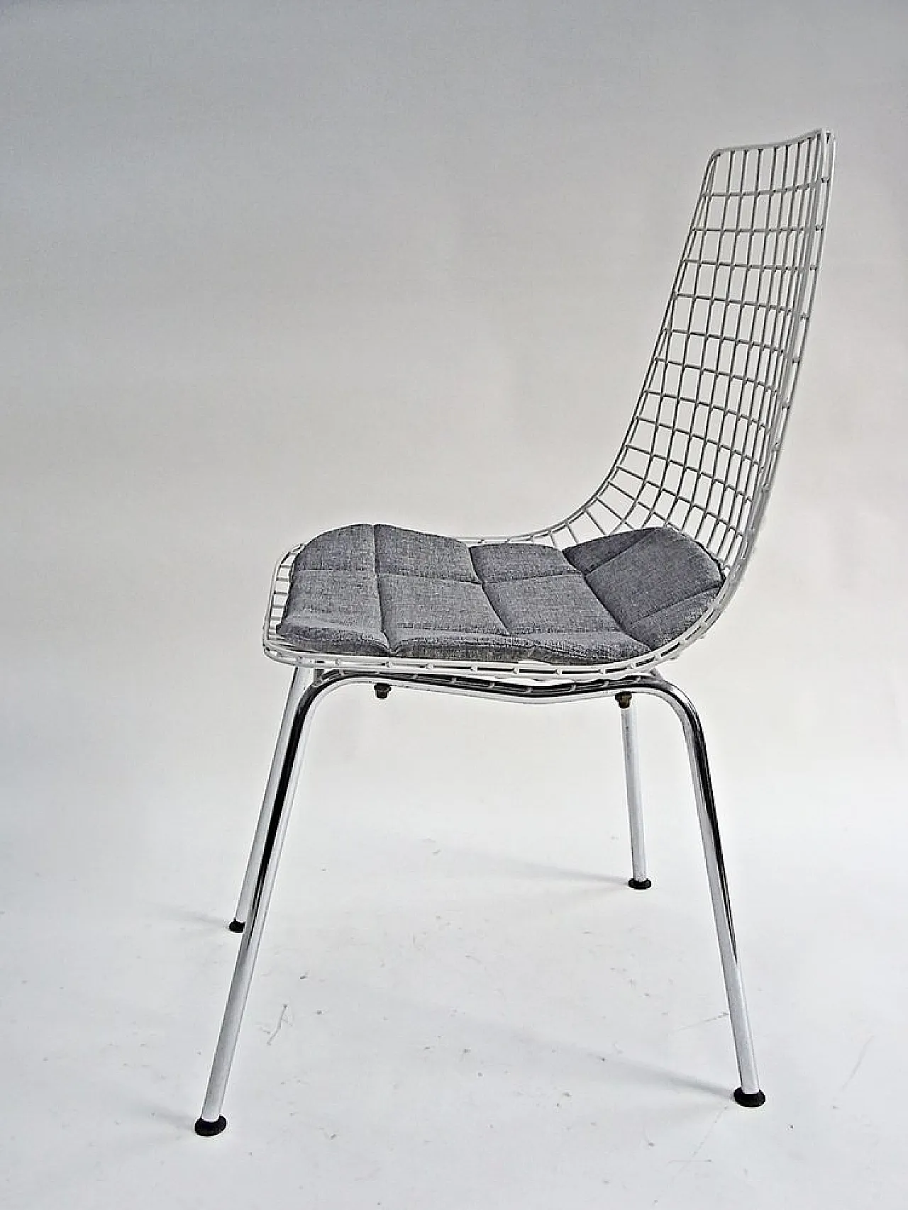 4 Wire chairs in chrome and white steel mesh, 20th century 7