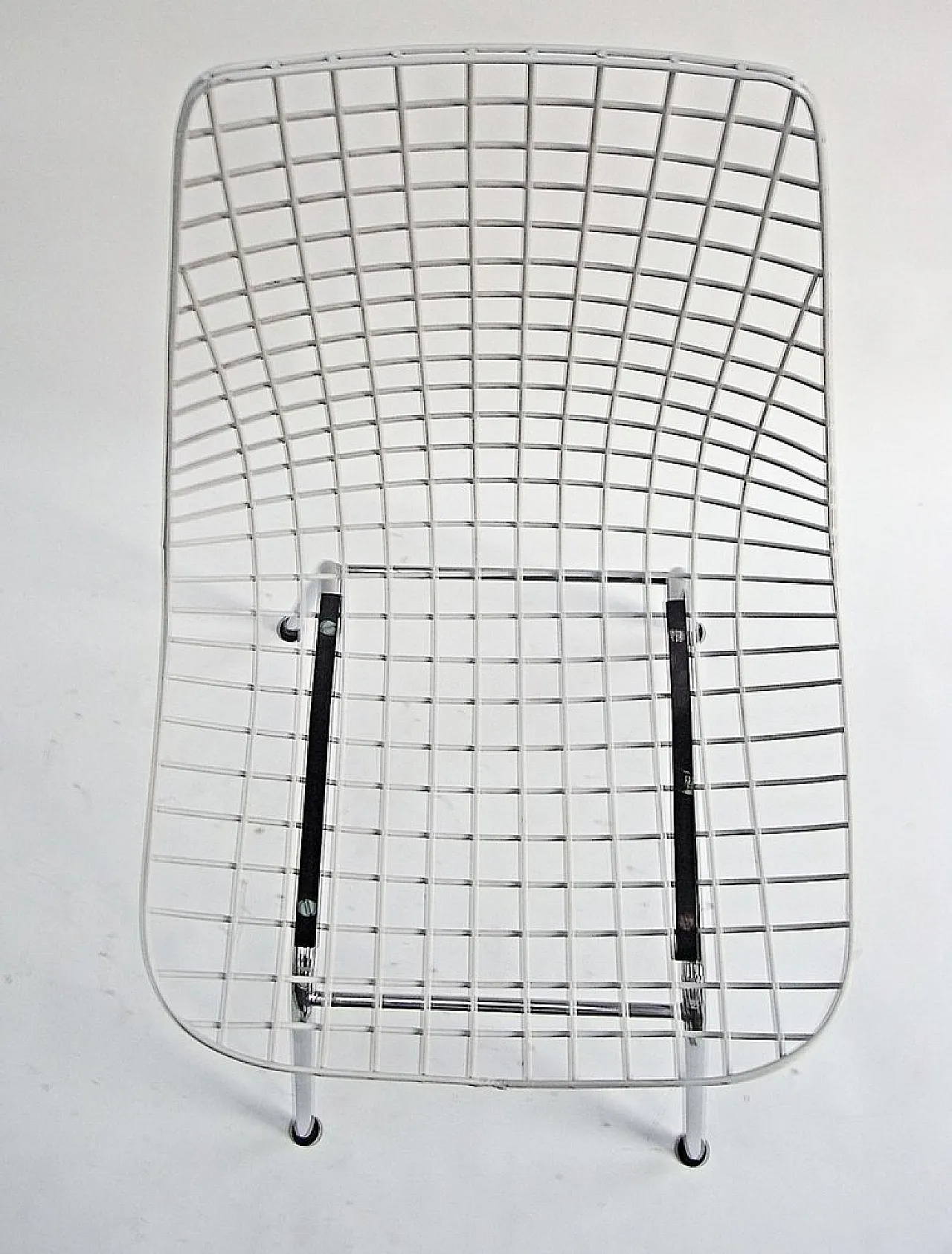 4 Wire chairs in chrome and white steel mesh, 20th century 9