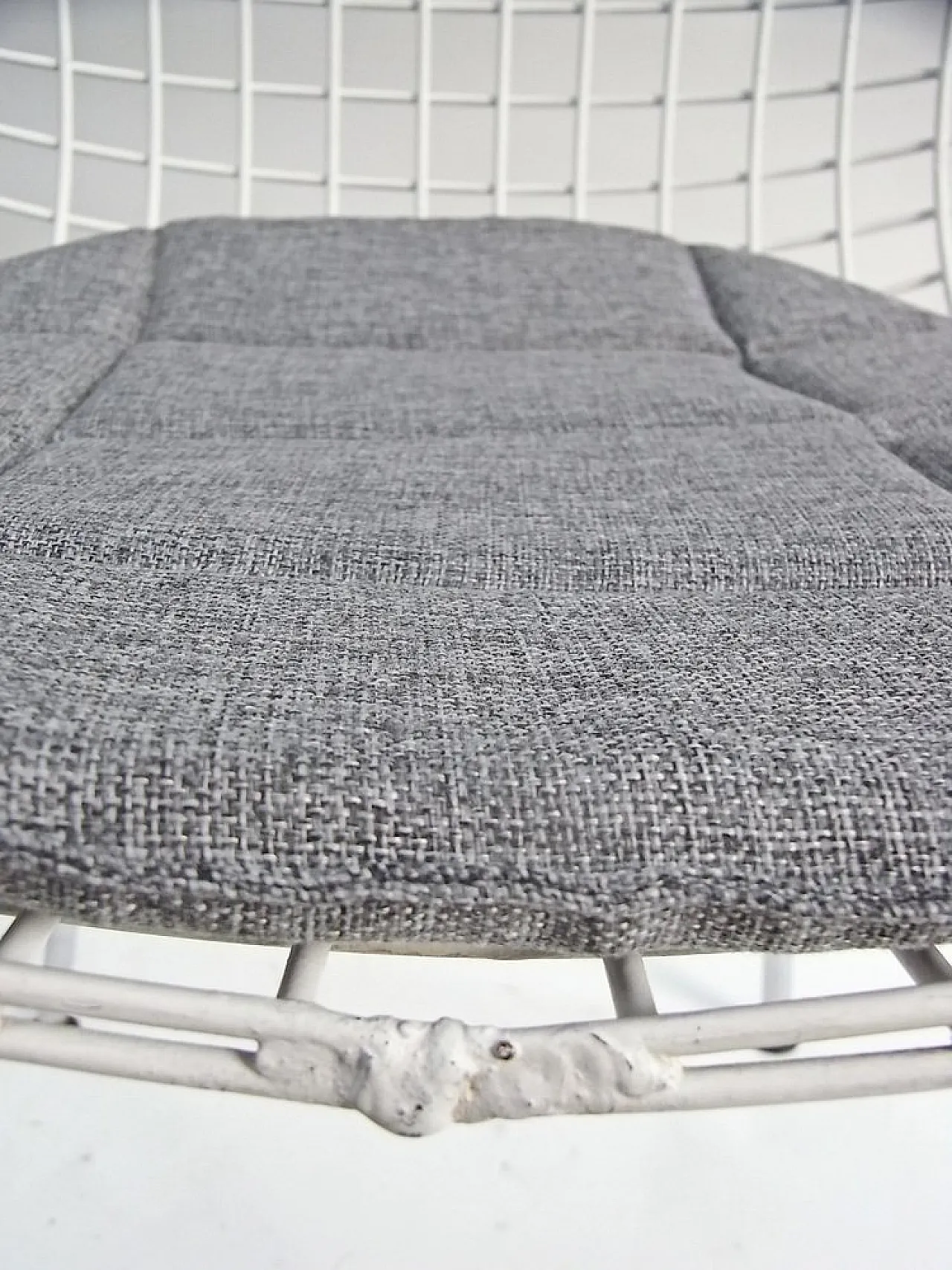 4 Wire chairs in chrome and white steel mesh, 20th century 12