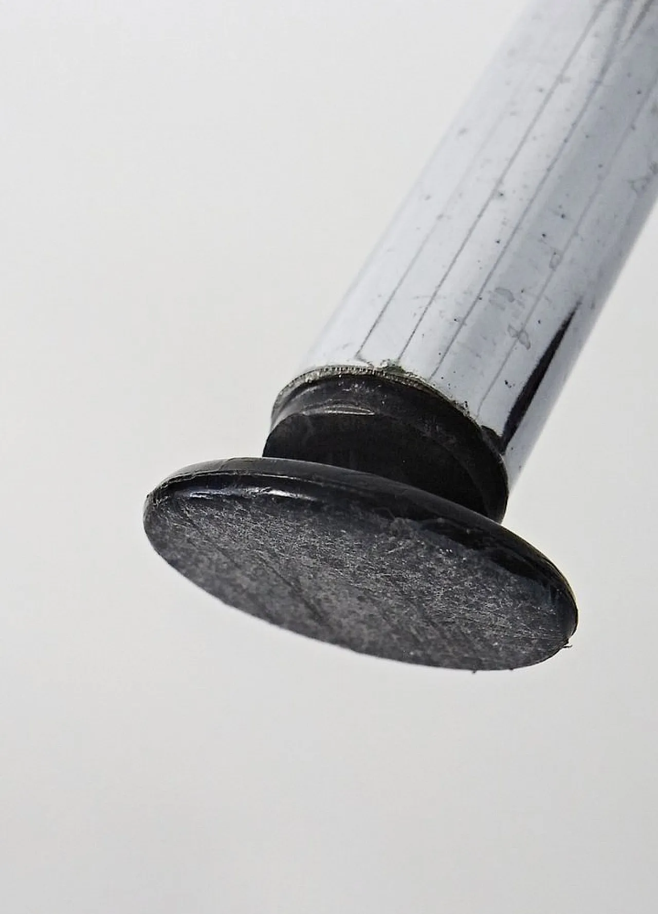 4 Wire chairs in chrome and white steel mesh, 20th century 15