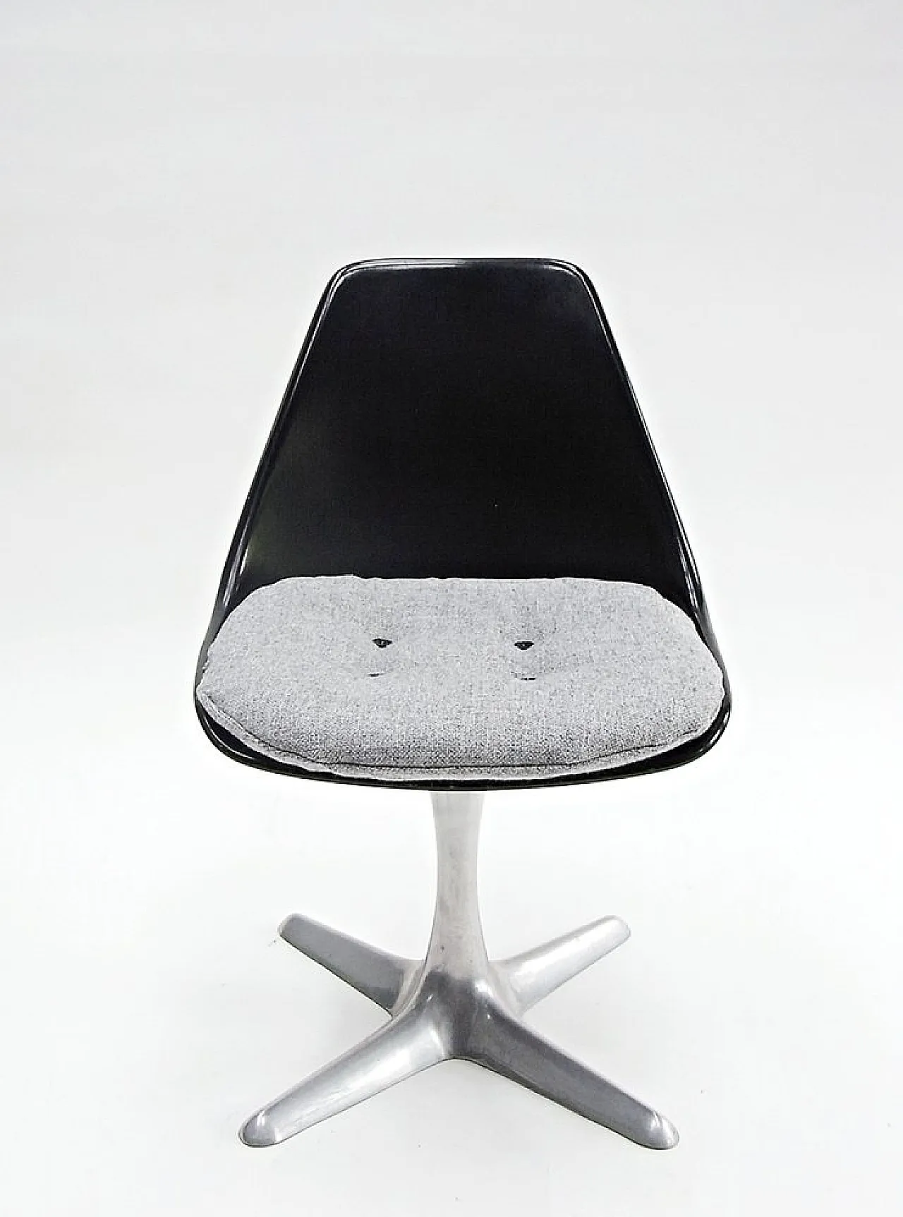 Arkana Shell chair in fibreglass with cushion by M.Burke, 20th century 8