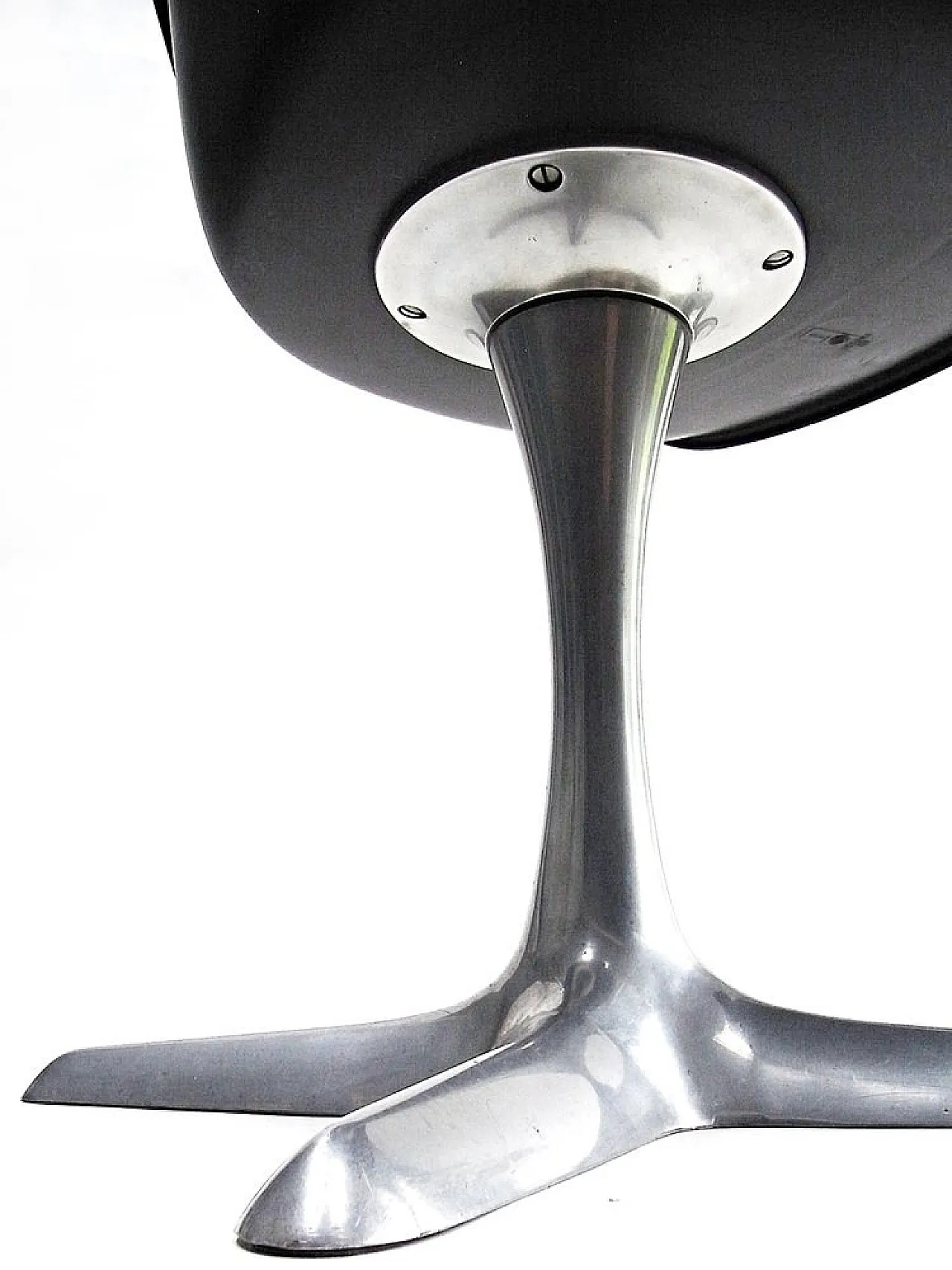 Arkana Shell chair in fibreglass with cushion by M.Burke, 20th century 11