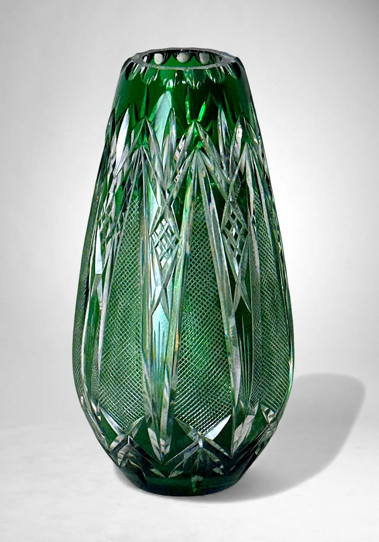 Bohemian Biedermeier style cut and polished crystal vase, 20th century 2