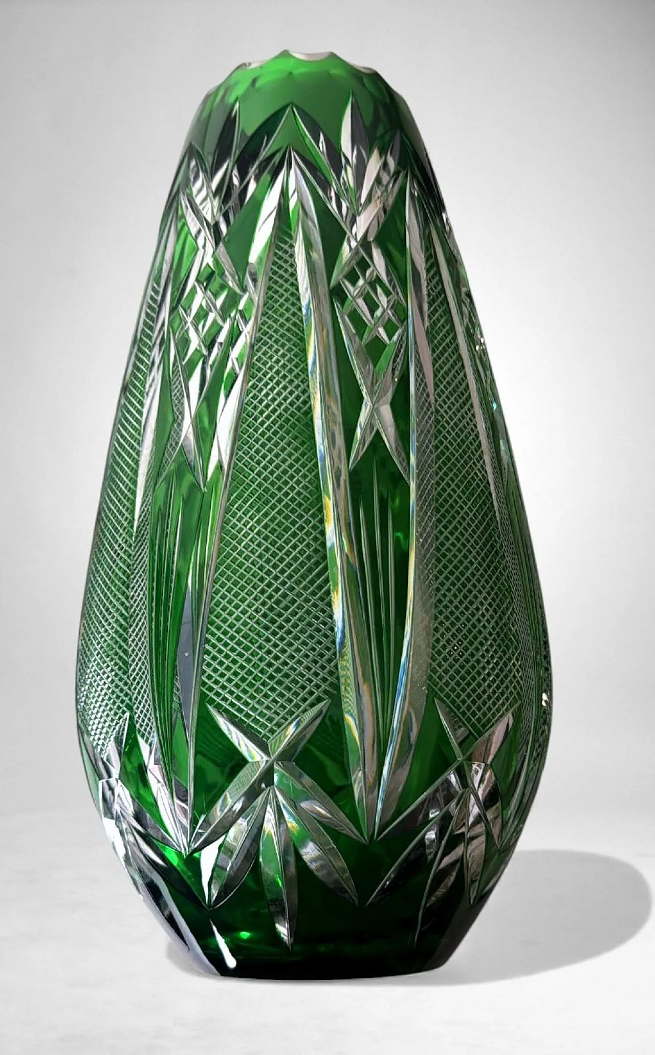 Bohemian Biedermeier style cut and polished crystal vase, 20th century 4