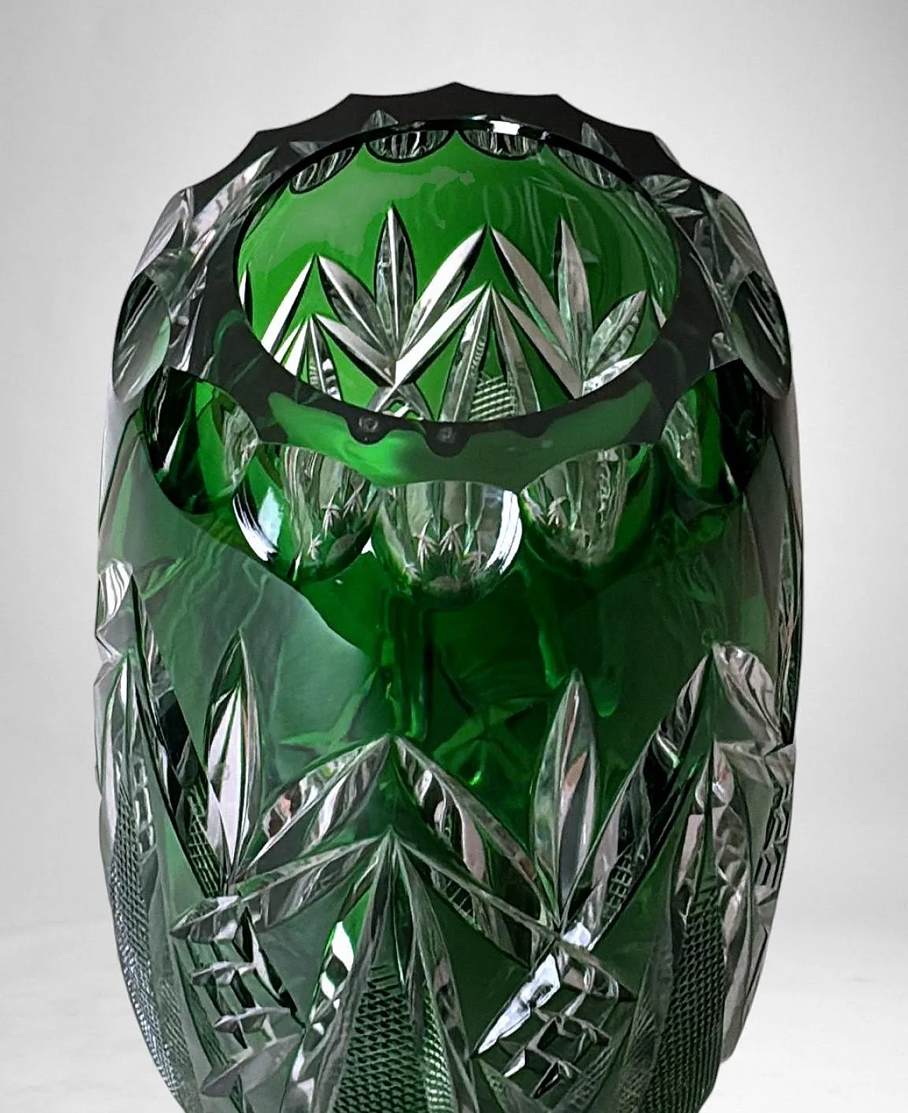 Bohemian Biedermeier style cut and polished crystal vase, 20th century 5