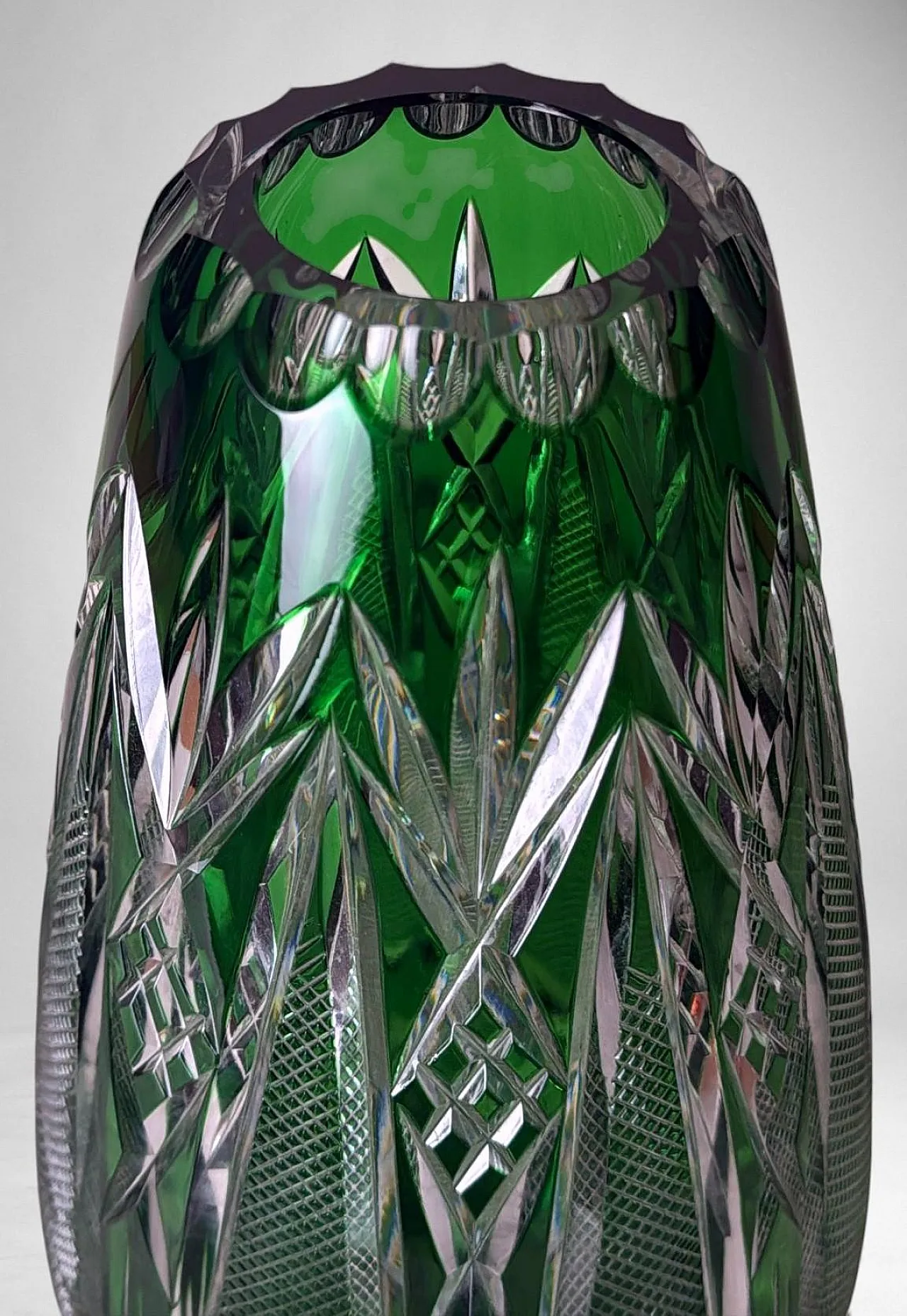 Bohemian Biedermeier style cut and polished crystal vase, 20th century 6