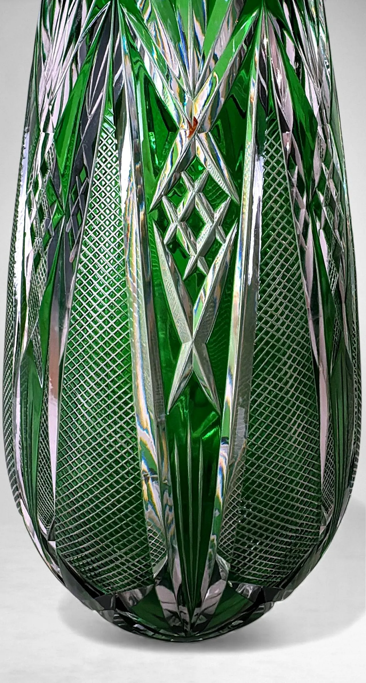 Bohemian Biedermeier style cut and polished crystal vase, 20th century 10