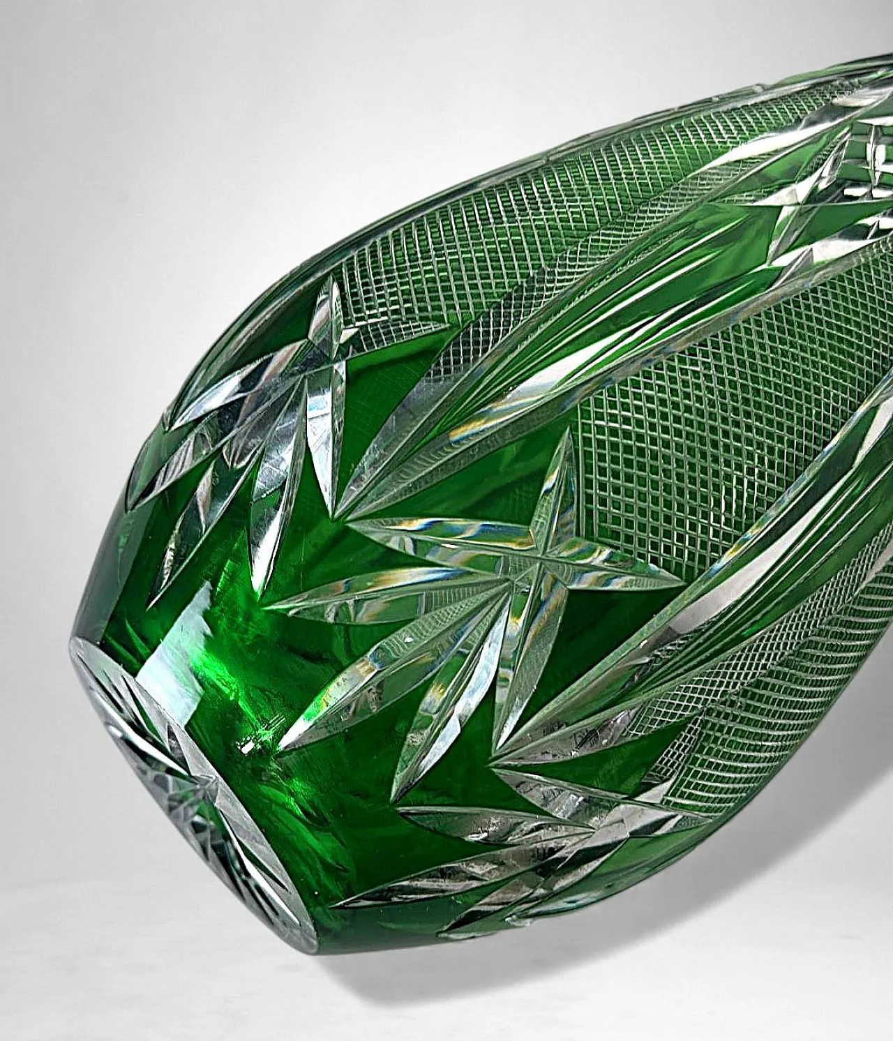 Bohemian Biedermeier style cut and polished crystal vase, 20th century 12