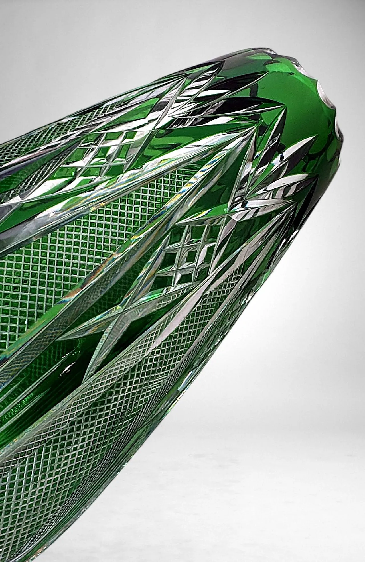 Bohemian Biedermeier style cut and polished crystal vase, 20th century 13