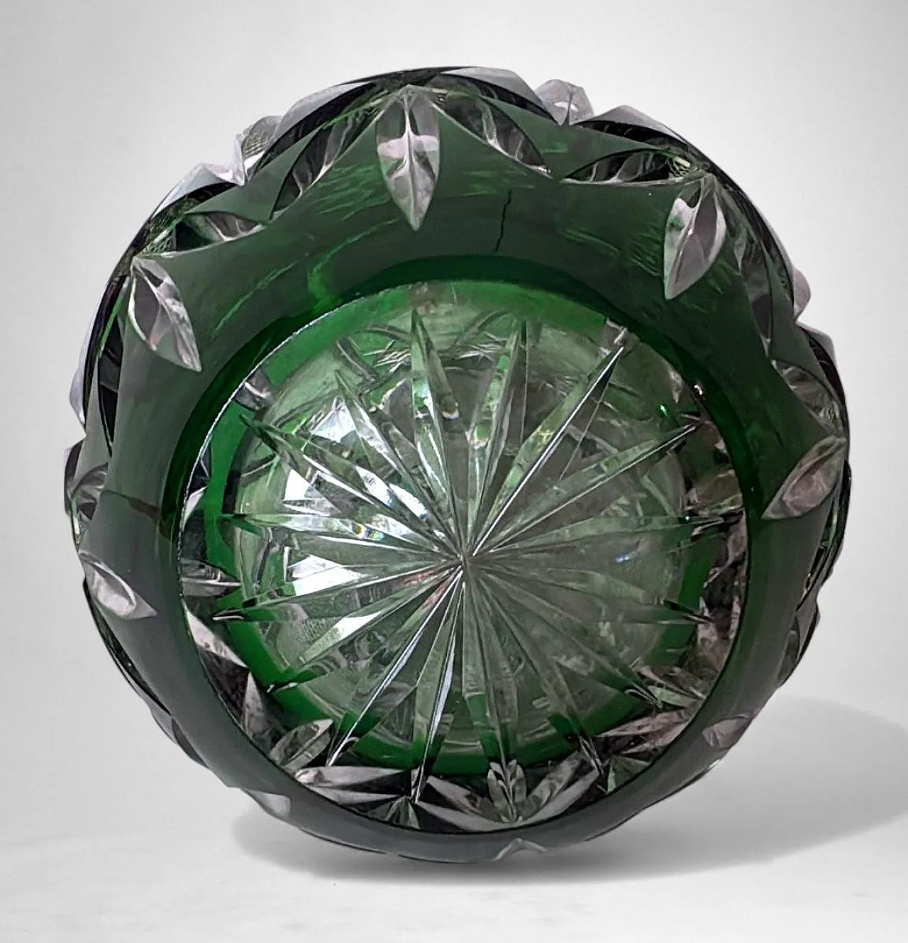 Bohemian Biedermeier style cut and polished crystal vase, 20th century 17