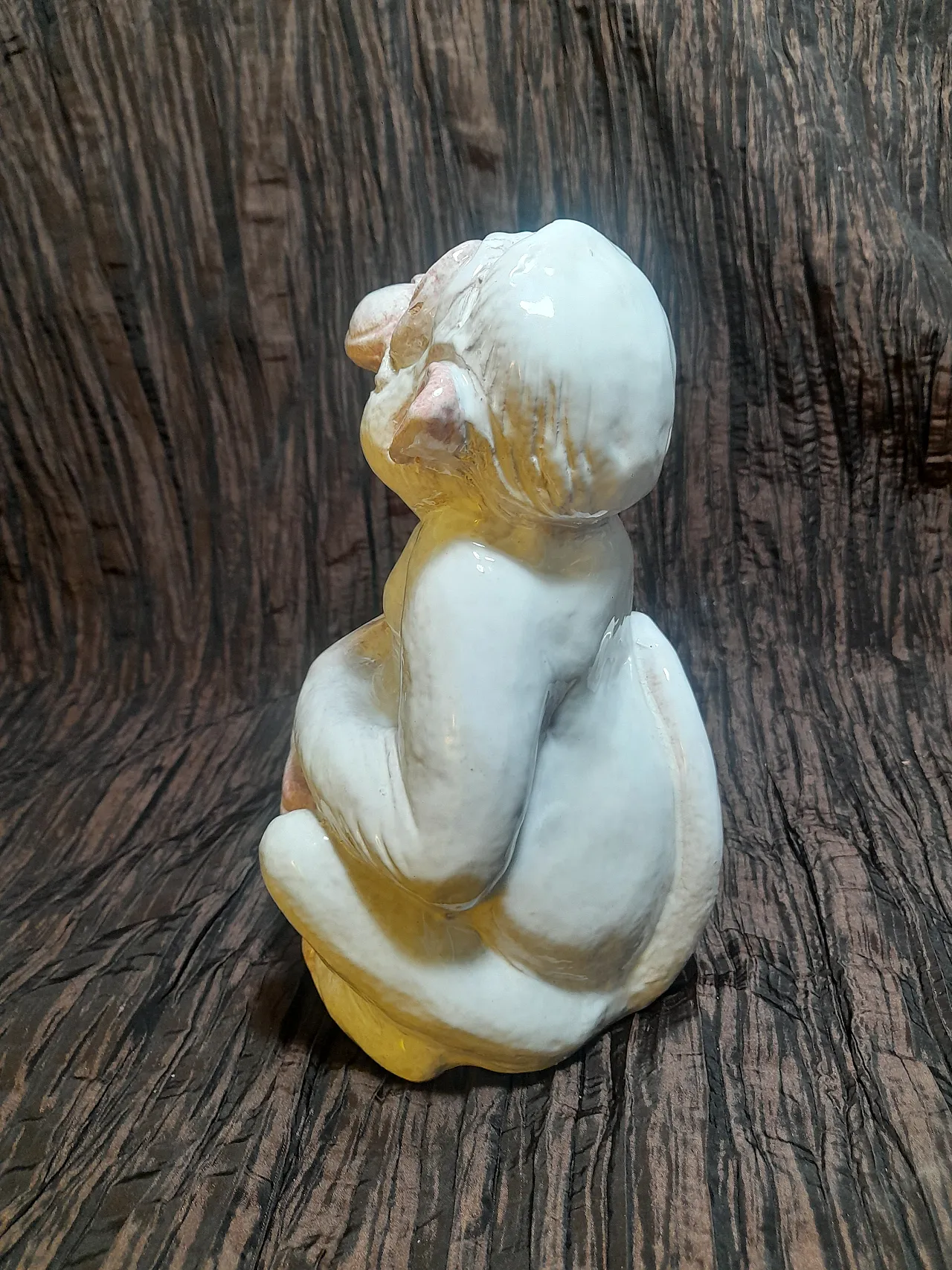 Scultura di scimmia che ride in ceramica bianca, anni '70 10