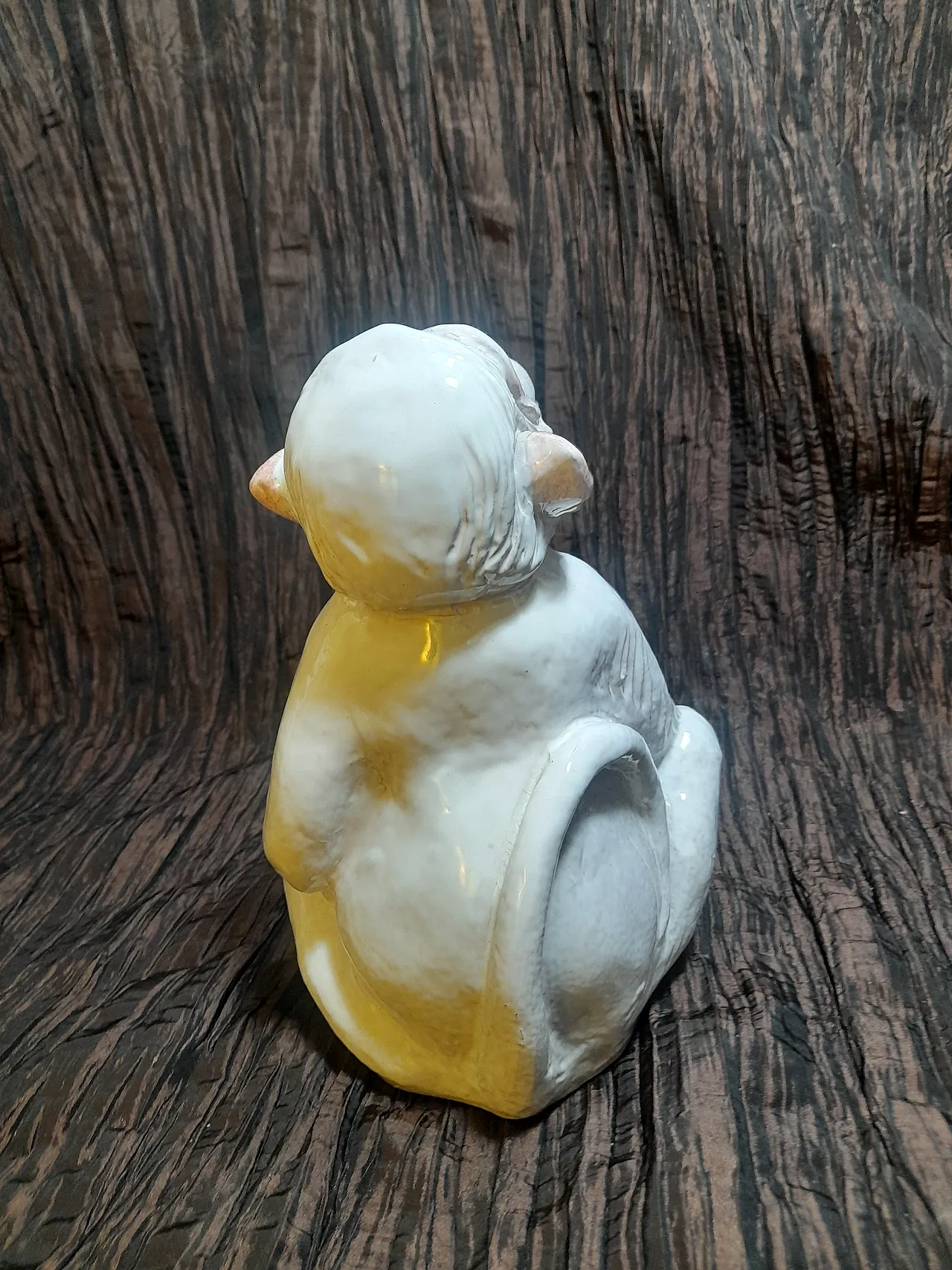 Scultura di scimmia che ride in ceramica bianca, anni '70 11